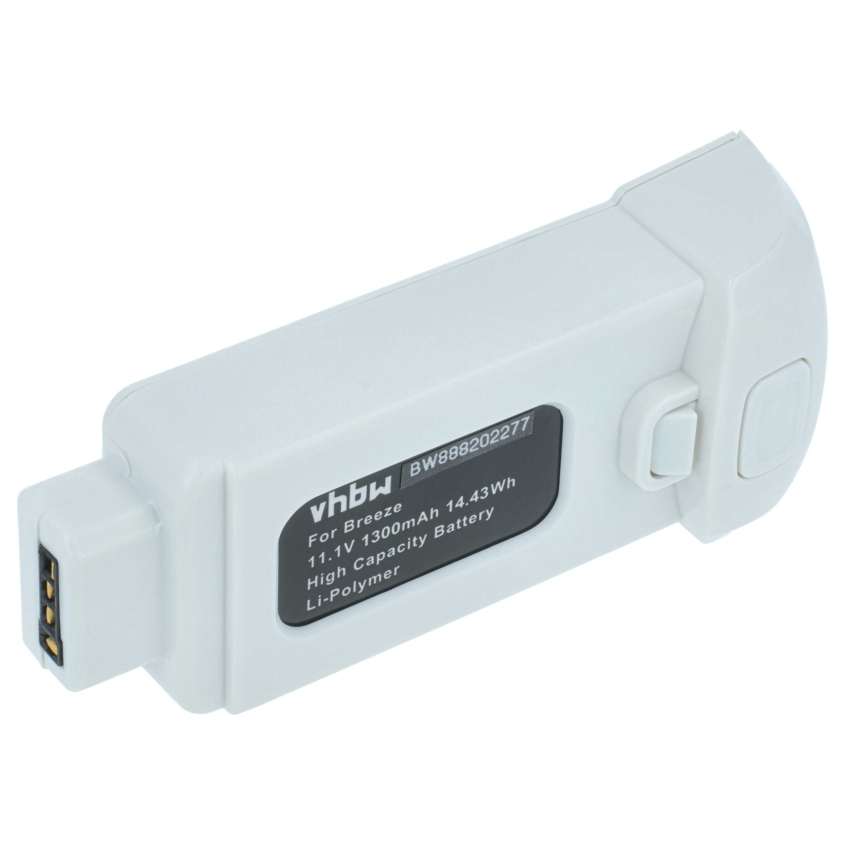 Ein weißer Drohnenakku wird vor weißem Hintergrund gezeigt. Der Akku hat ein Etikett mit Text und einem Stecker.