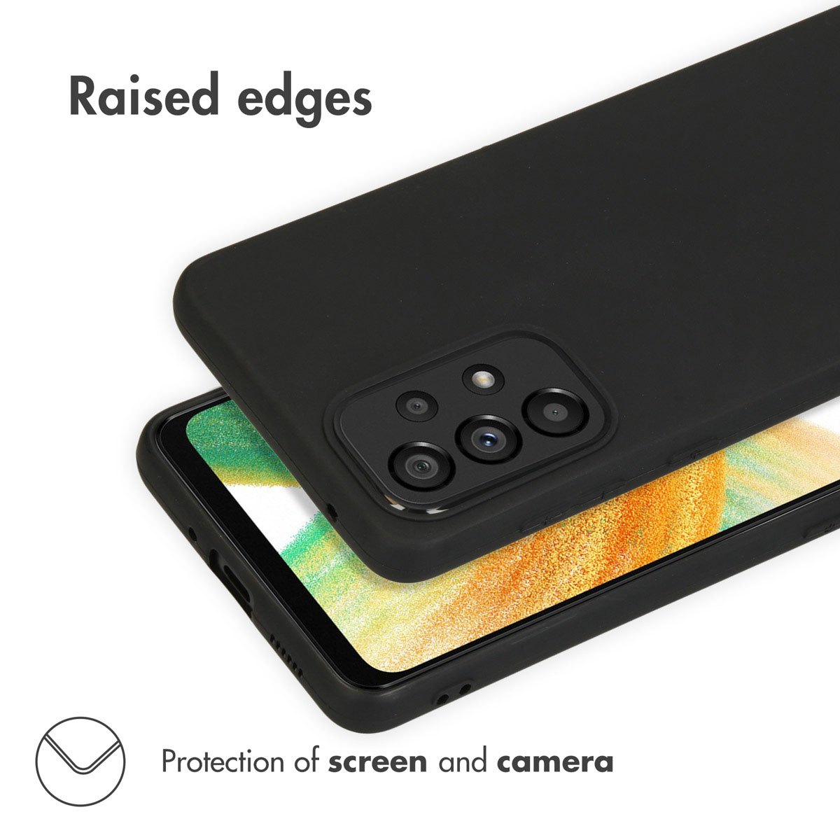 Coque de téléphone noire avec bords surélevés. Protège l'écran et la caméra. Le téléphone a plusieurs lentilles.