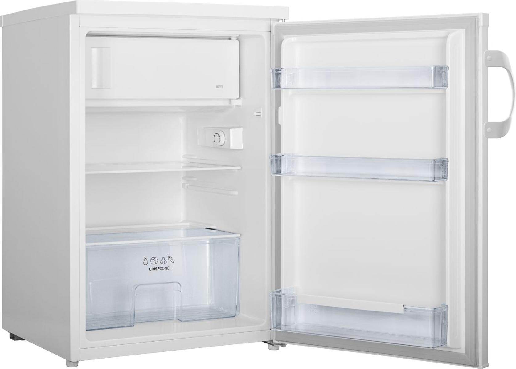 Ein weißer Mini-Kühlschrank mit offener Tür, der Regale, ein Gefrierfach und eine Gemüseschublade zeigt. Der Griff befindet sich rechts.