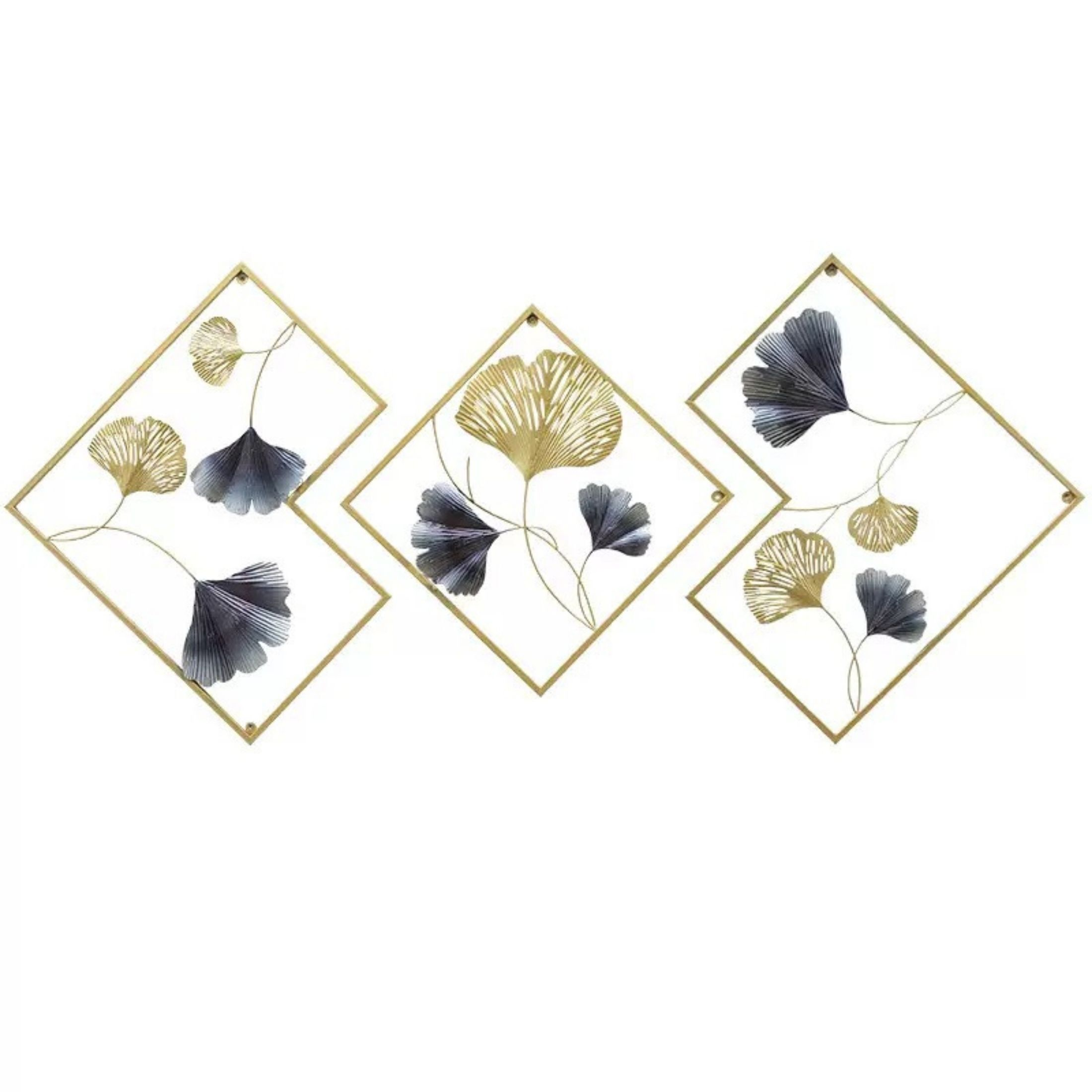 Drei rautenförmige Metall-Wandkunstwerke. Jedes enthält goldene und dunkelblaue Ginkgoblätter auf weißem Hintergrund.