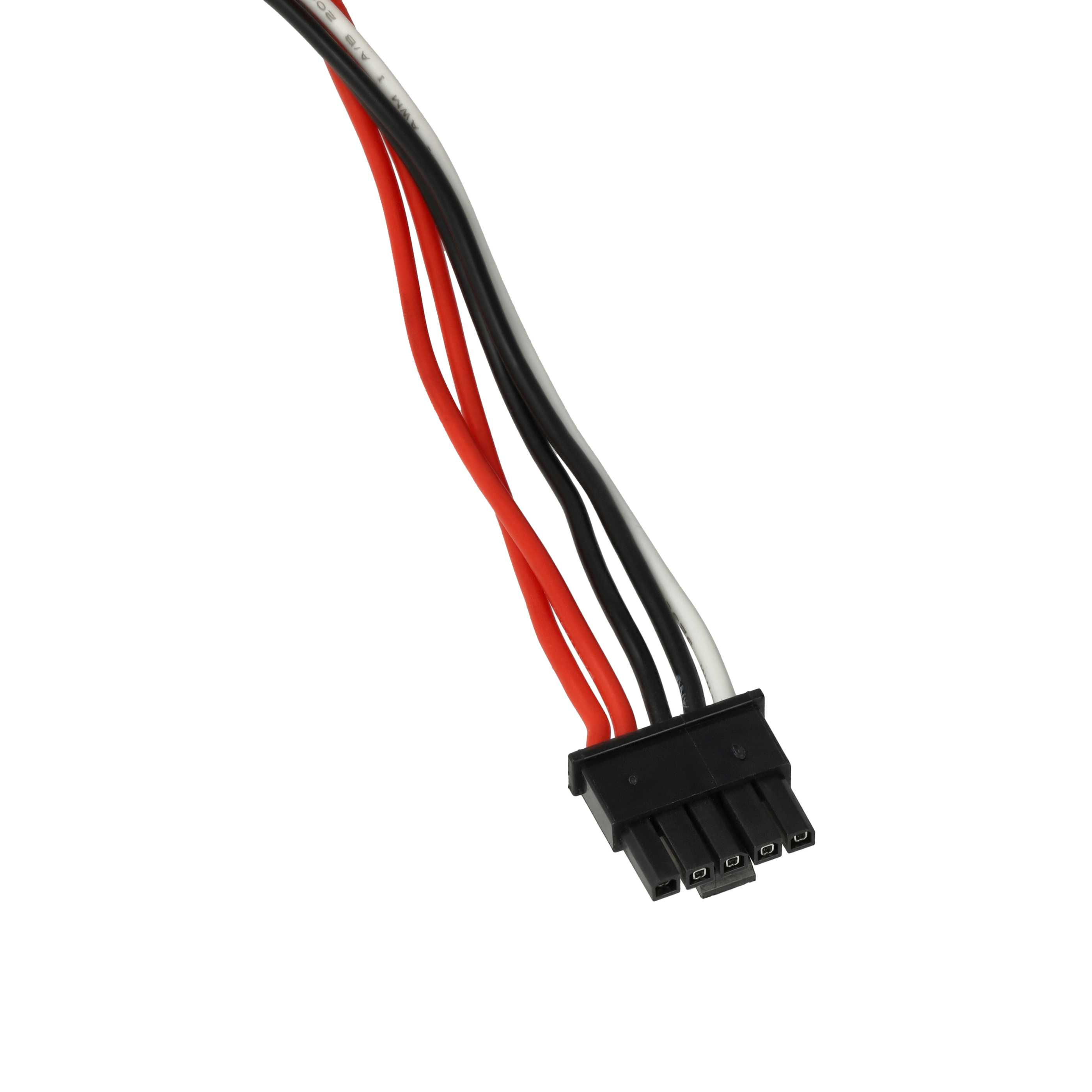 Ein schwarzer Stecker mit fünf Stiften ist mit roten, schwarzen und weißen Drähten verbunden, isoliert auf weißem Hintergrund.