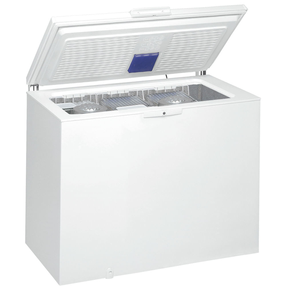 Un congelatore a pozzetto bianco con il coperchio aperto. All'interno ci sono cestelli in filo metallico e una sezione blu in alto.