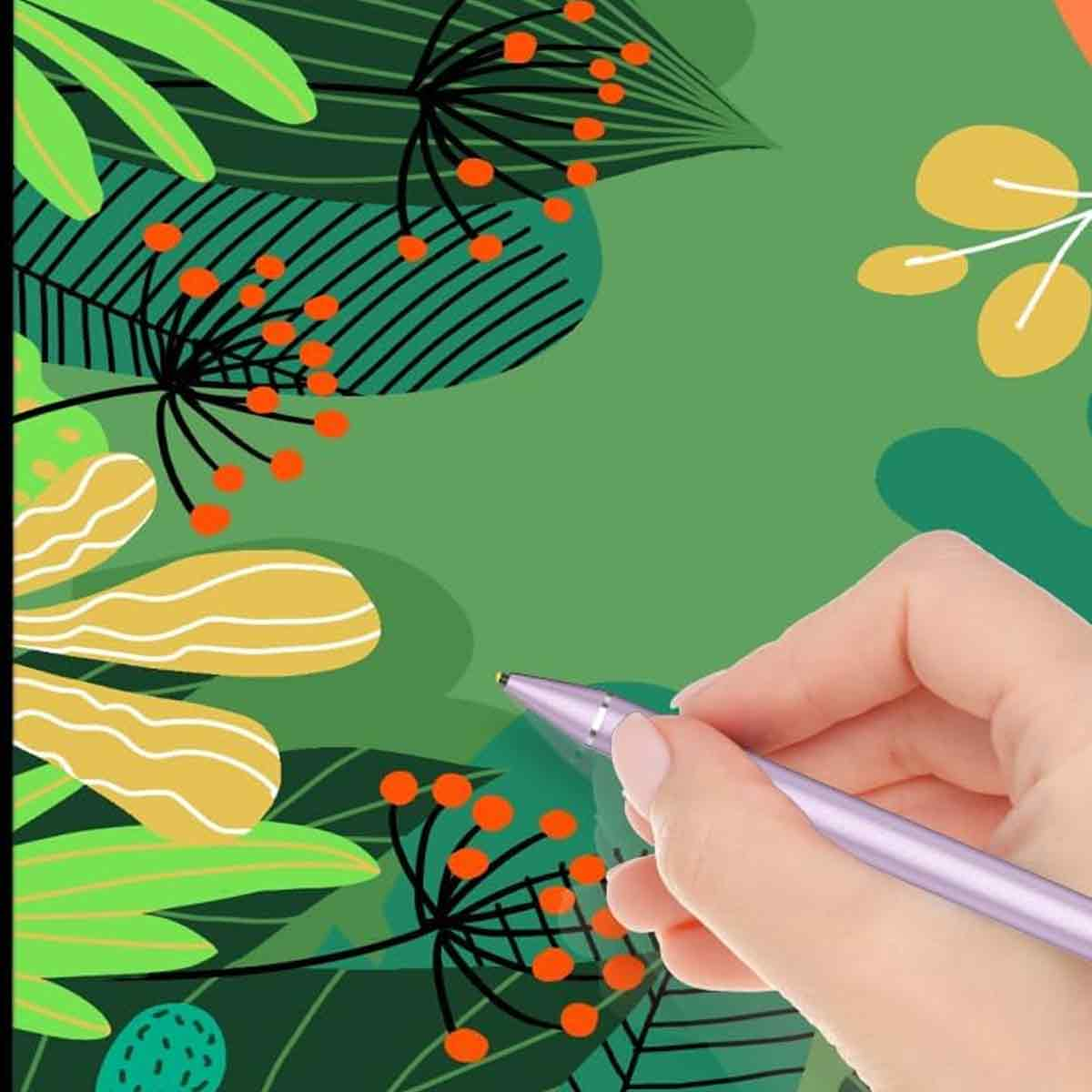 Eine Hand hält einen lila Stift auf grünem Hintergrund mit floralen Illustrationen in Gelb und Grün.