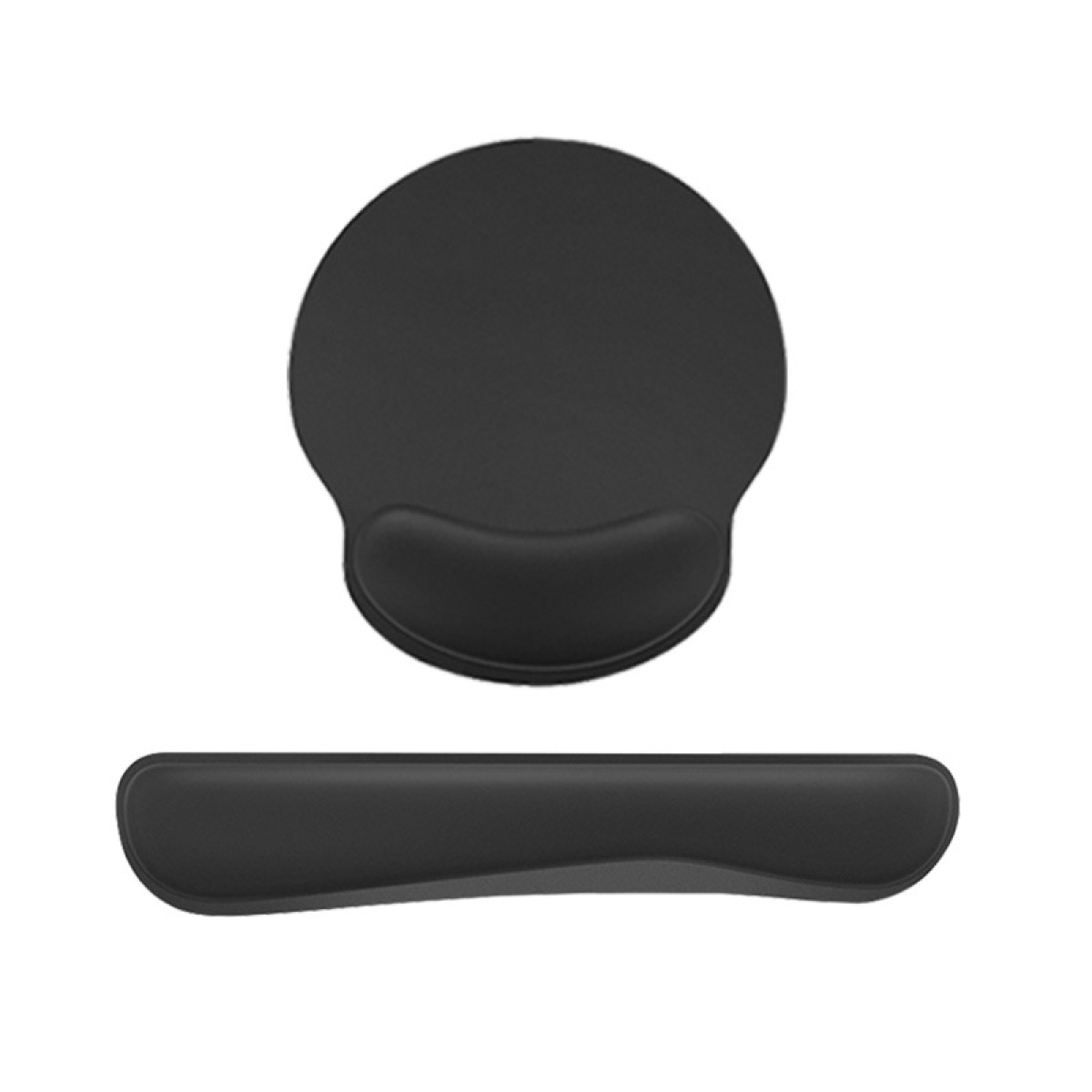 Ein schwarzes Mauspad mit Handgelenkauflage und eine separate schwarze Handgelenkauflage für die Tastatur. Beide auf weißem Hintergrund.