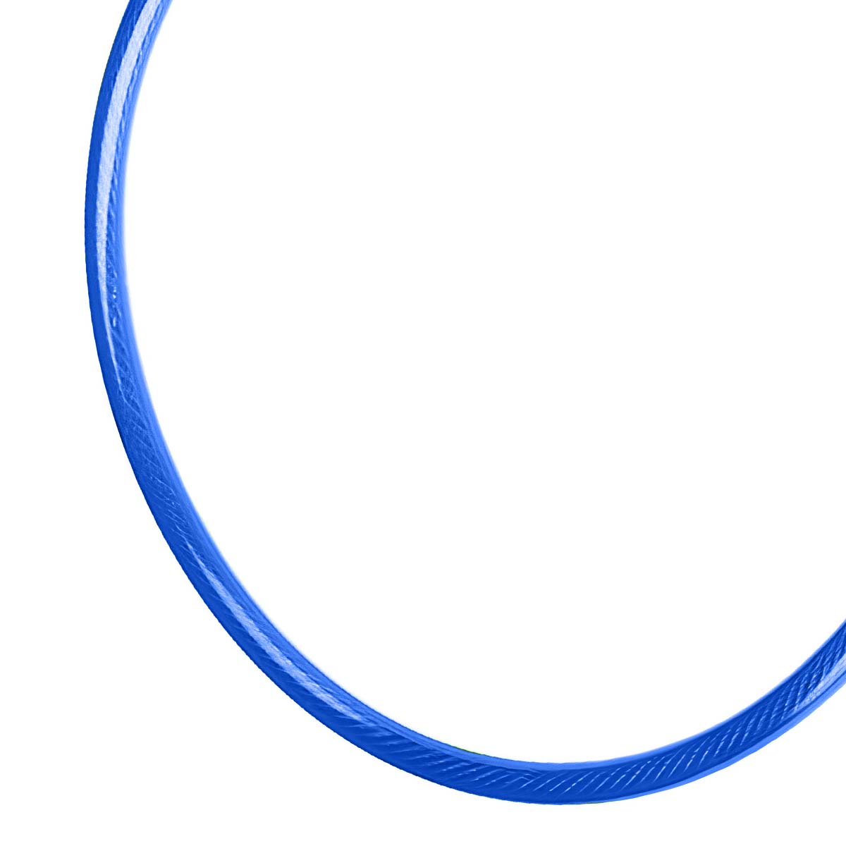 Ein gekrümmter Abschnitt eines blauen Kabels vor weißem Hintergrund. Das Kabel ist dick und hat eine strukturierte Oberfläche.