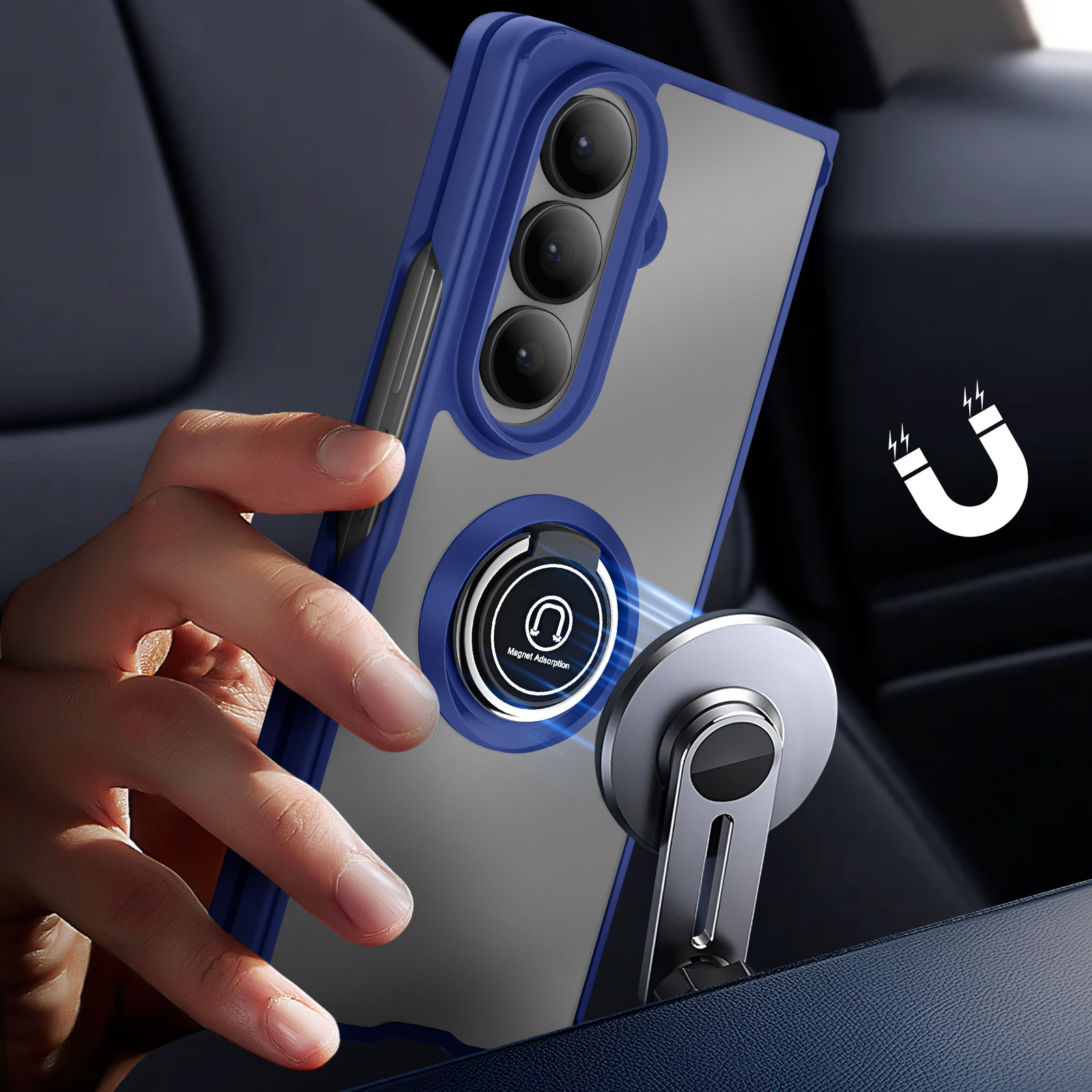 Une main tient un téléphone avec une coque bleue, fixé à un support de voiture magnétique. Une icône représente un aimant.