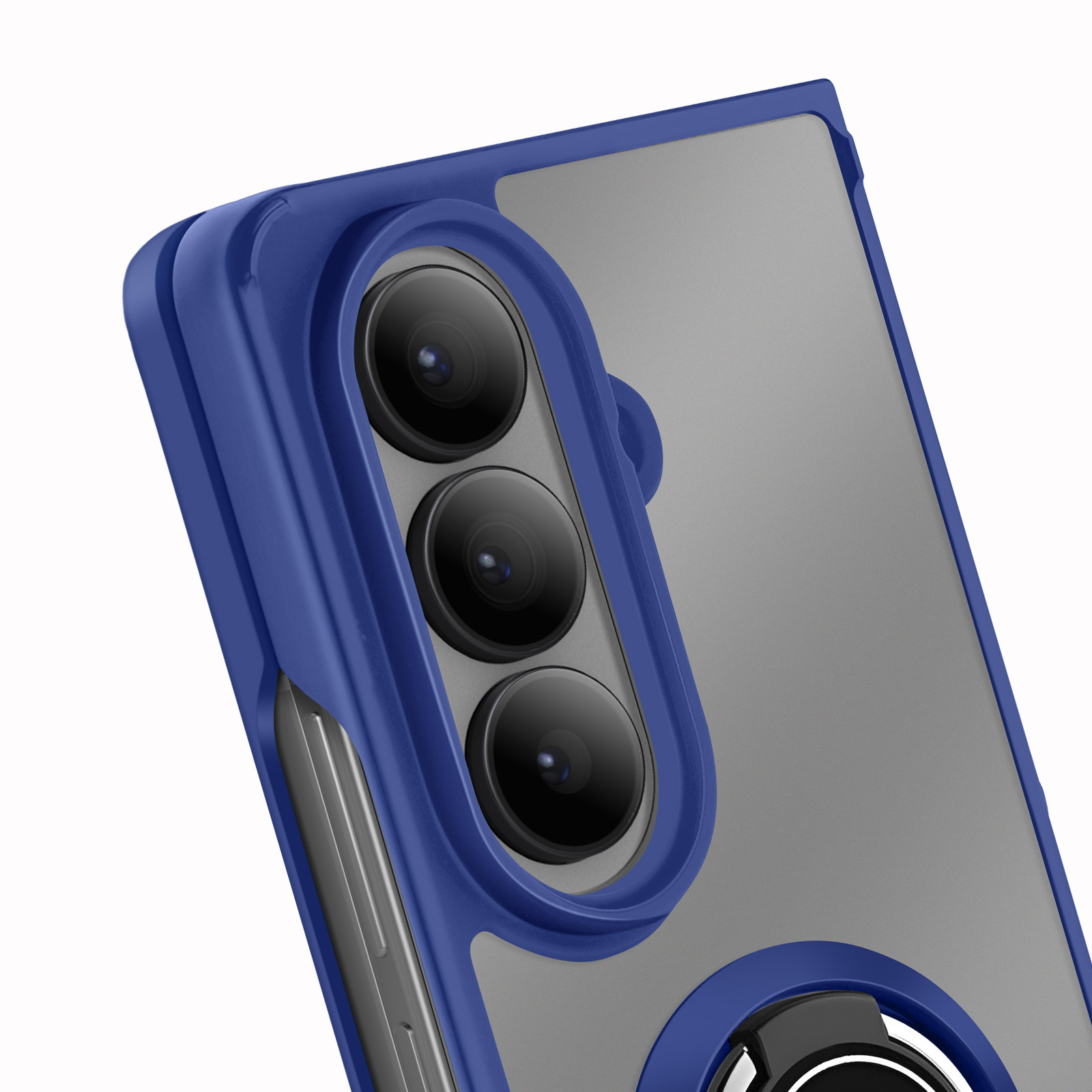 Gros plan d'une coque de téléphone avec trois lentilles de caméra, cadre bleu et un support d'anneau.