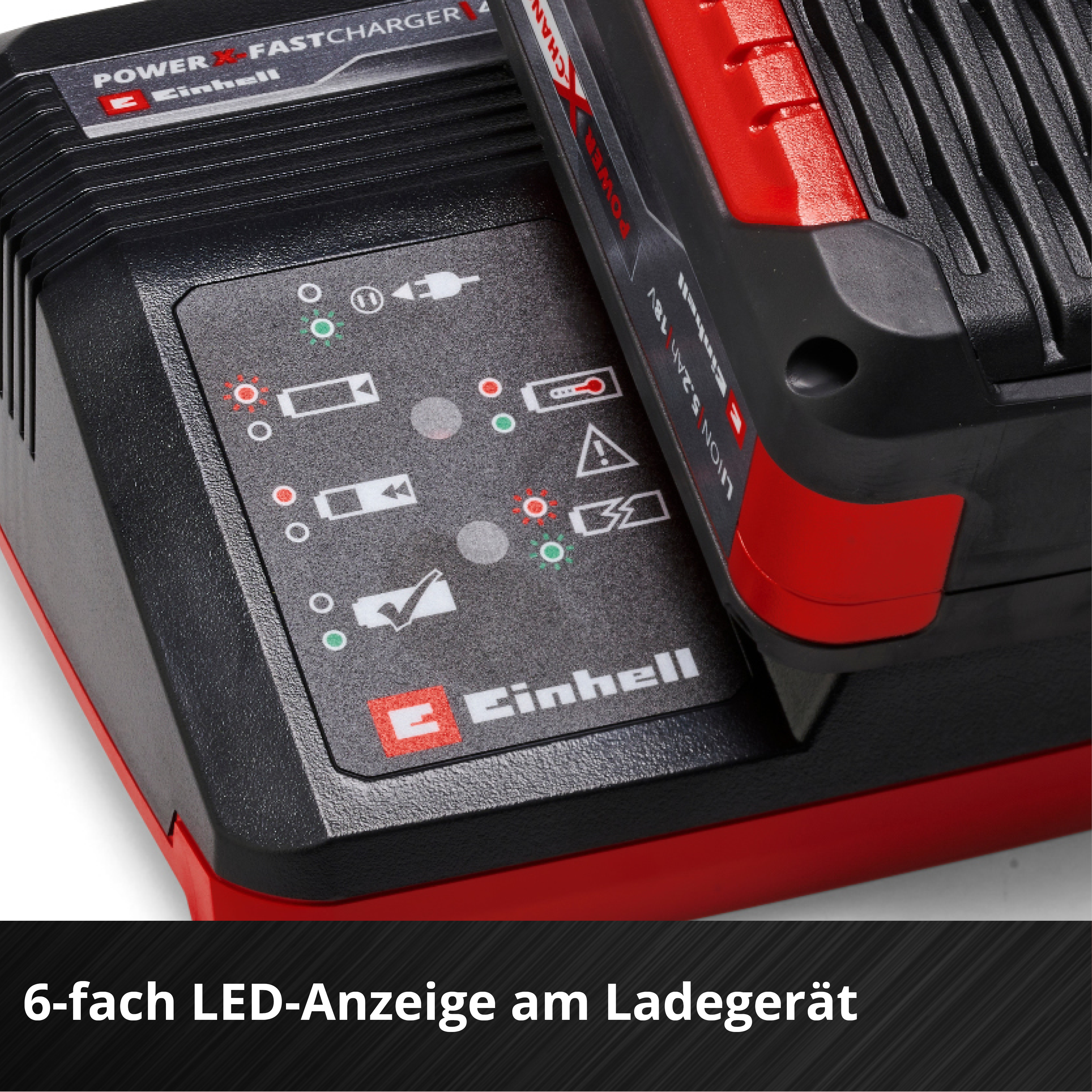 Schwarzes und rotes Einhell-Batterieladegerät mit eingelegter Batterie. Es hat LED-Anzeigen und das Einhell-Logo.