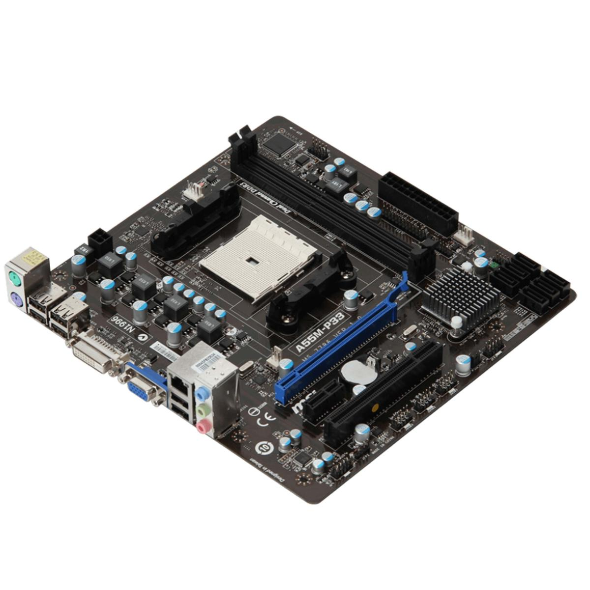Una scheda madre per computer nera con varie porte e componenti, tra cui un socket per processore e slot RAM, su sfondo bianco.
