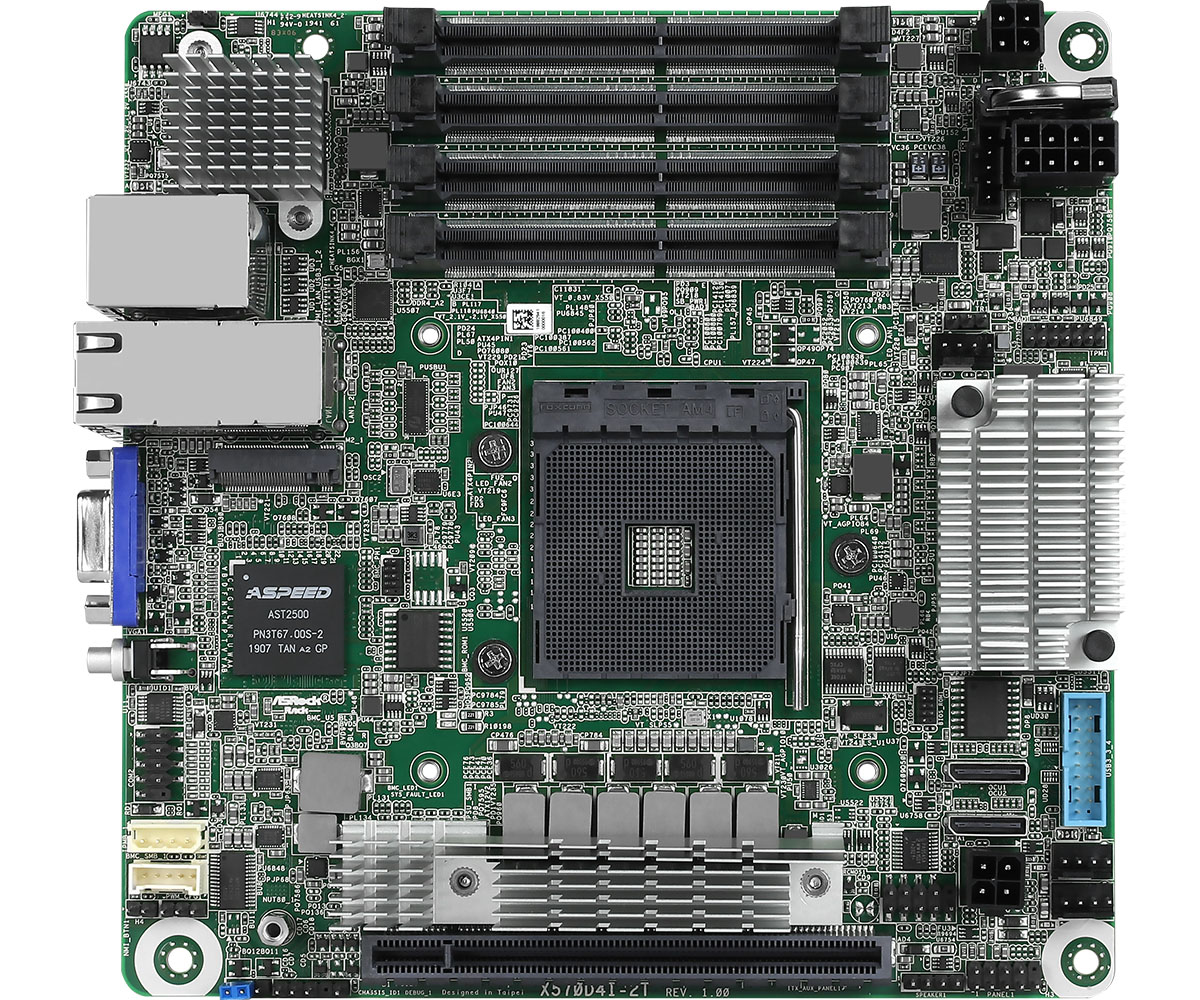 Una scheda madre verde con vari componenti, tra cui chip, porte e un socket CPU, è mostrata.