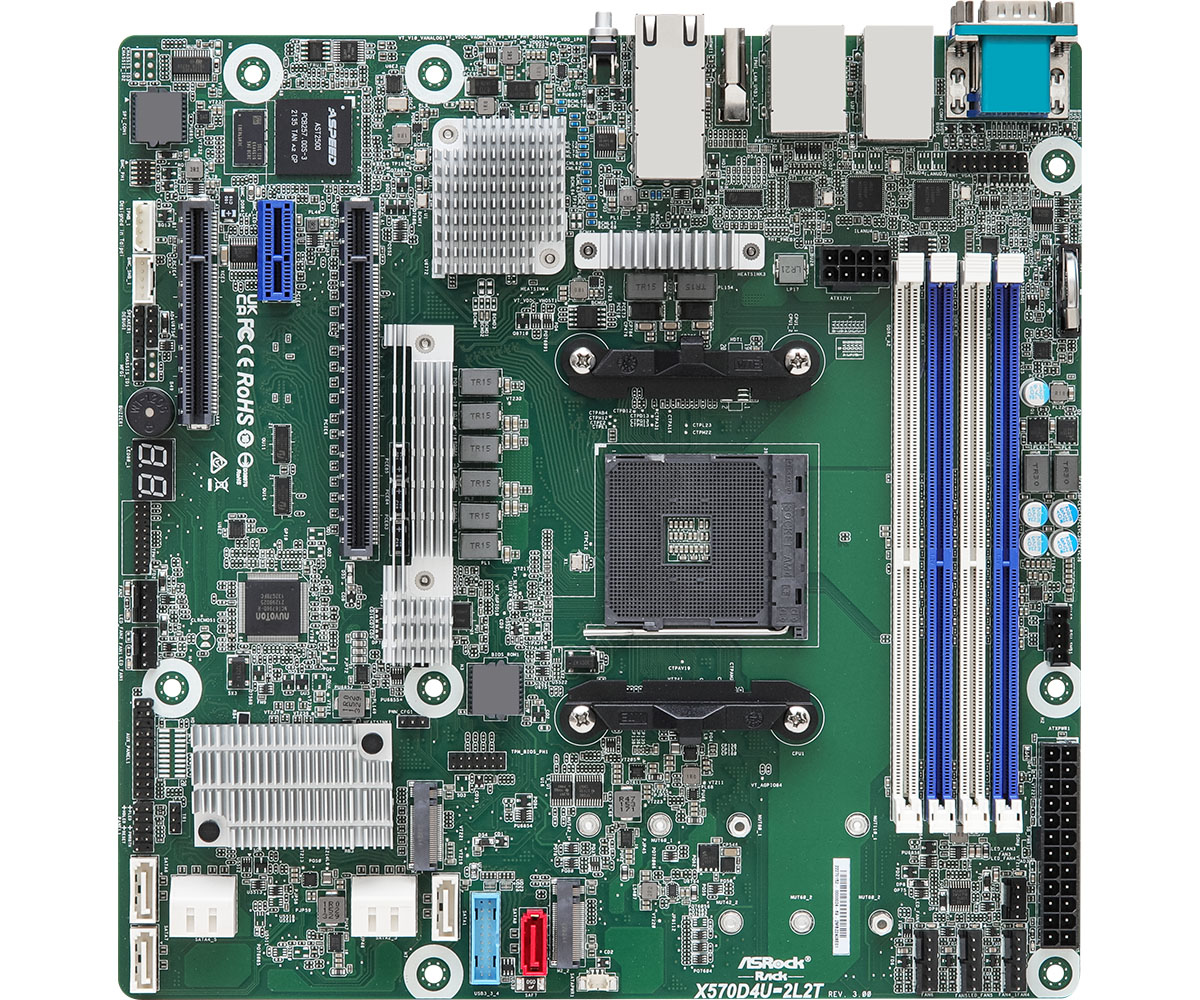Una scheda madre verde per computer con vari componenti come processori, slot e connettori. Ha un display digitale e più chip.
