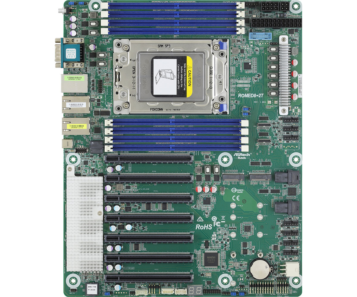 Scheda madre verde per computer con slot blu e neri, un socket per processore centrale e vari componenti elettronici.