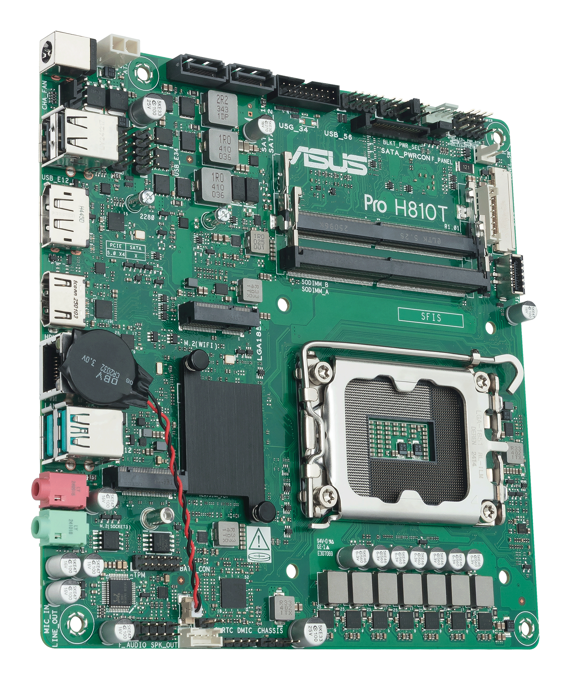 Scheda madre verde per computer con connettori, chip e socket CPU.