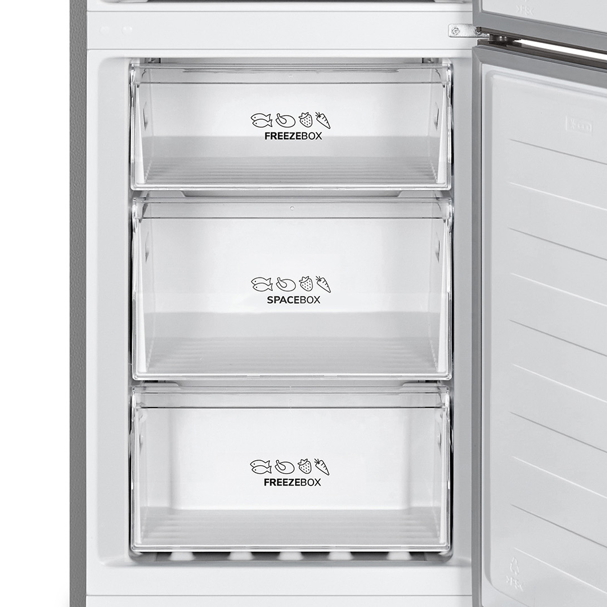 Un congelador blanco con tres cajones transparentes etiquetados como 'FREEZEBOX' y 'SPACEBOX'. La puerta está abierta.