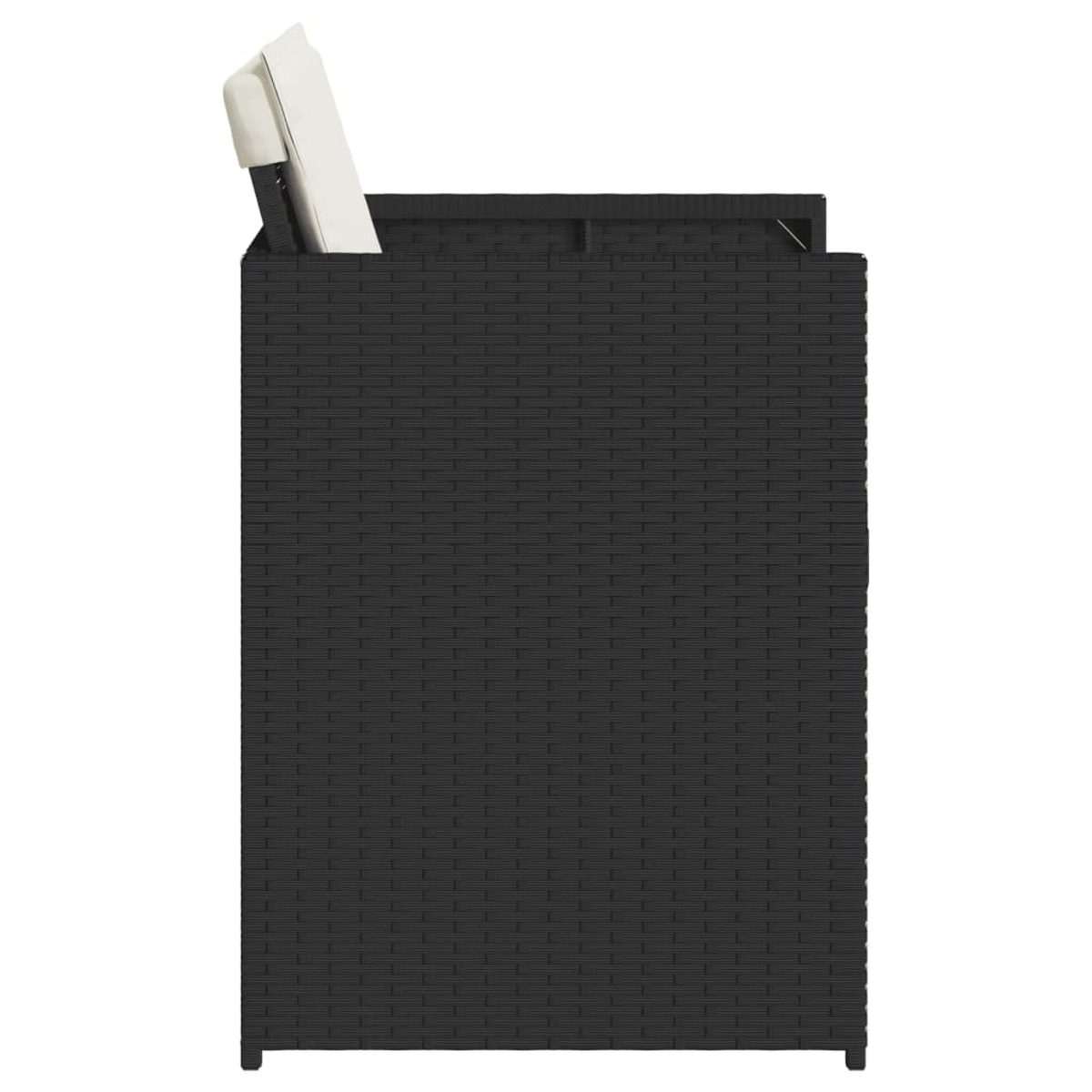 Eine schwarze Outdoor-Aufbewahrungsbox aus Korbgeflecht mit einem weißen Kissen oben. Die Box hat eine rechteckige Form und wird von der Seite gesehen.