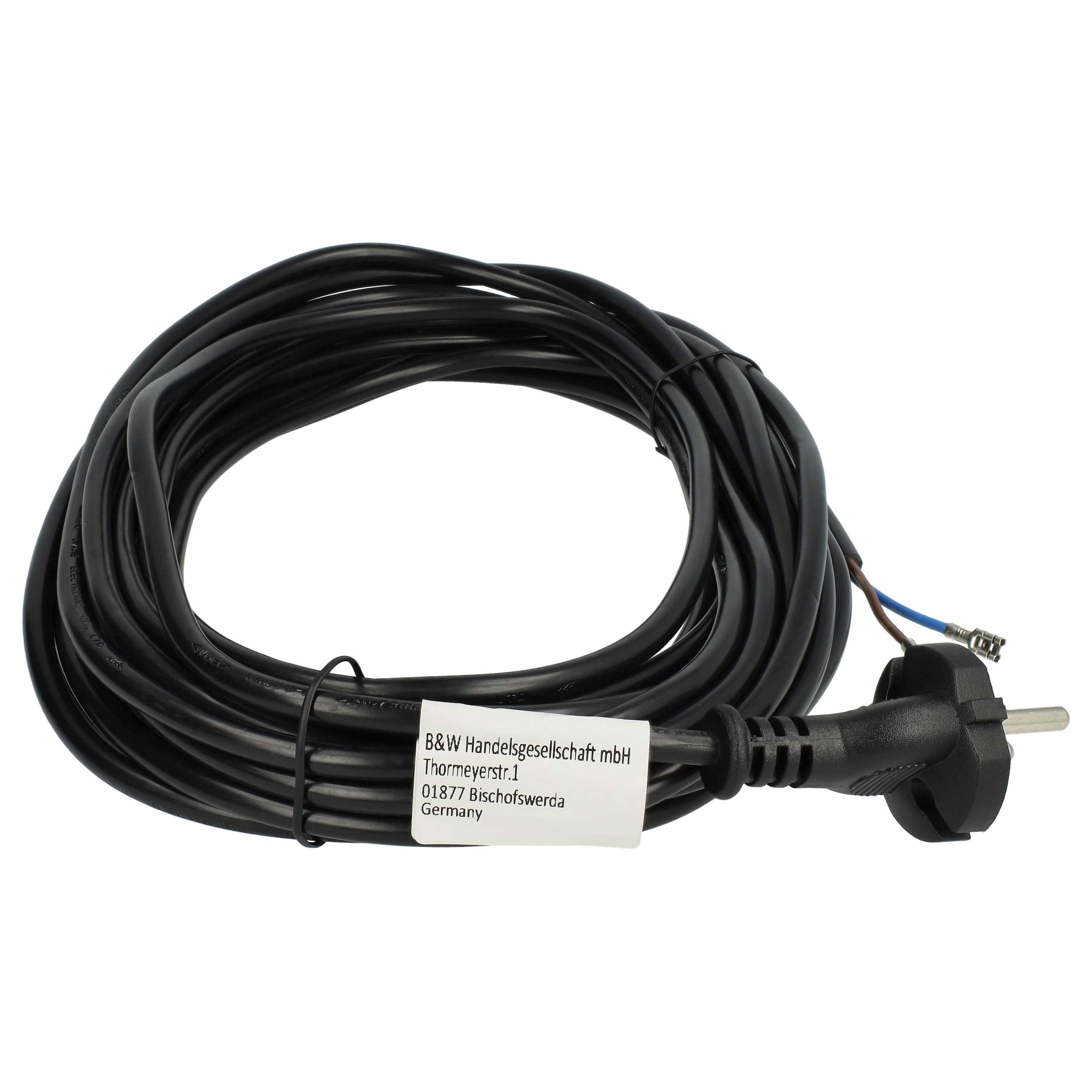 Ein schwarzes Netzkabel mit Stecker. Ein weißes Etikett enthält Unternehmensdetails. Der Hintergrund ist weiß.