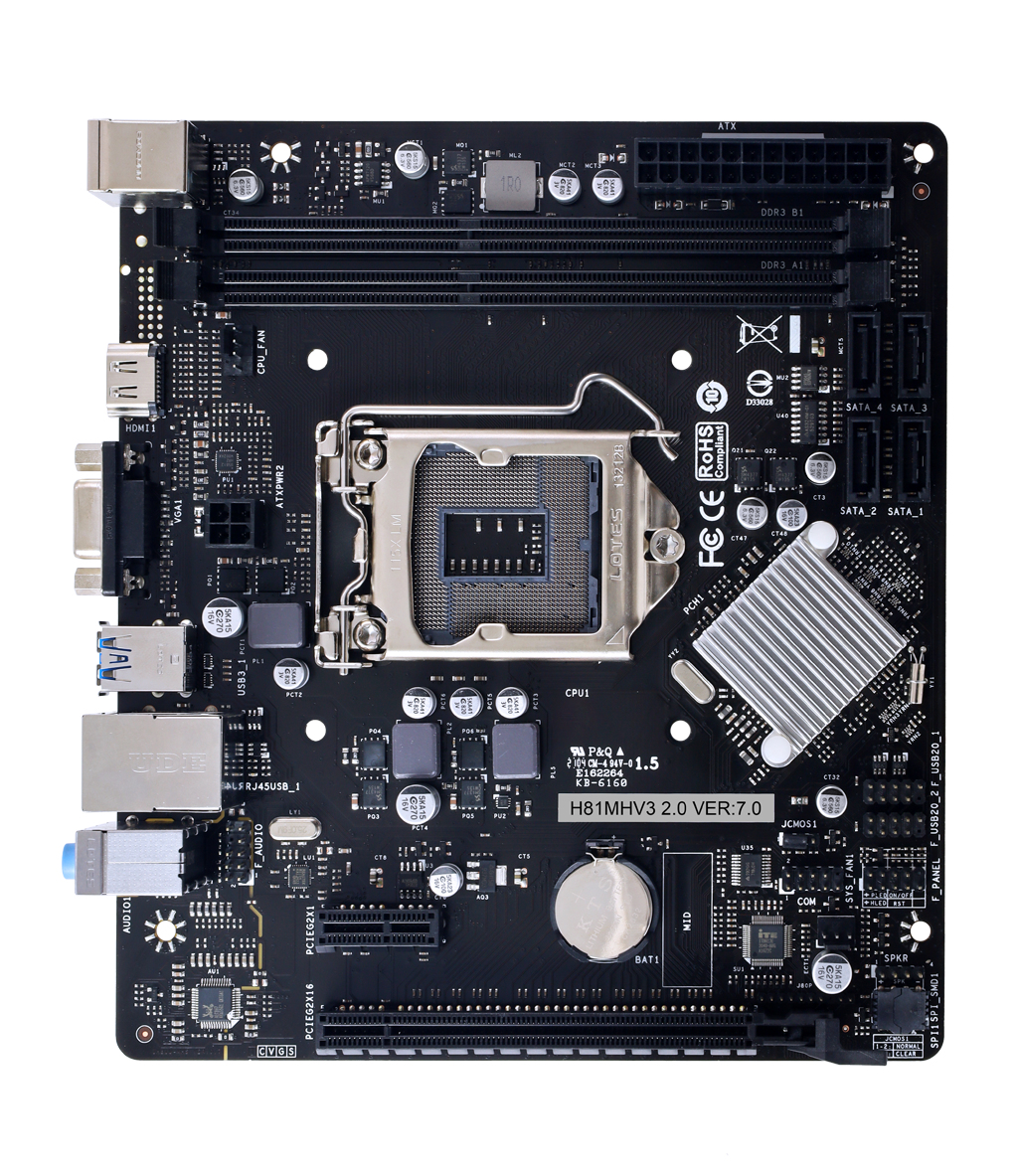 Una scheda madre di computer nera con vari componenti, tra cui slot, porte e un socket CPU, su uno sfondo bianco.