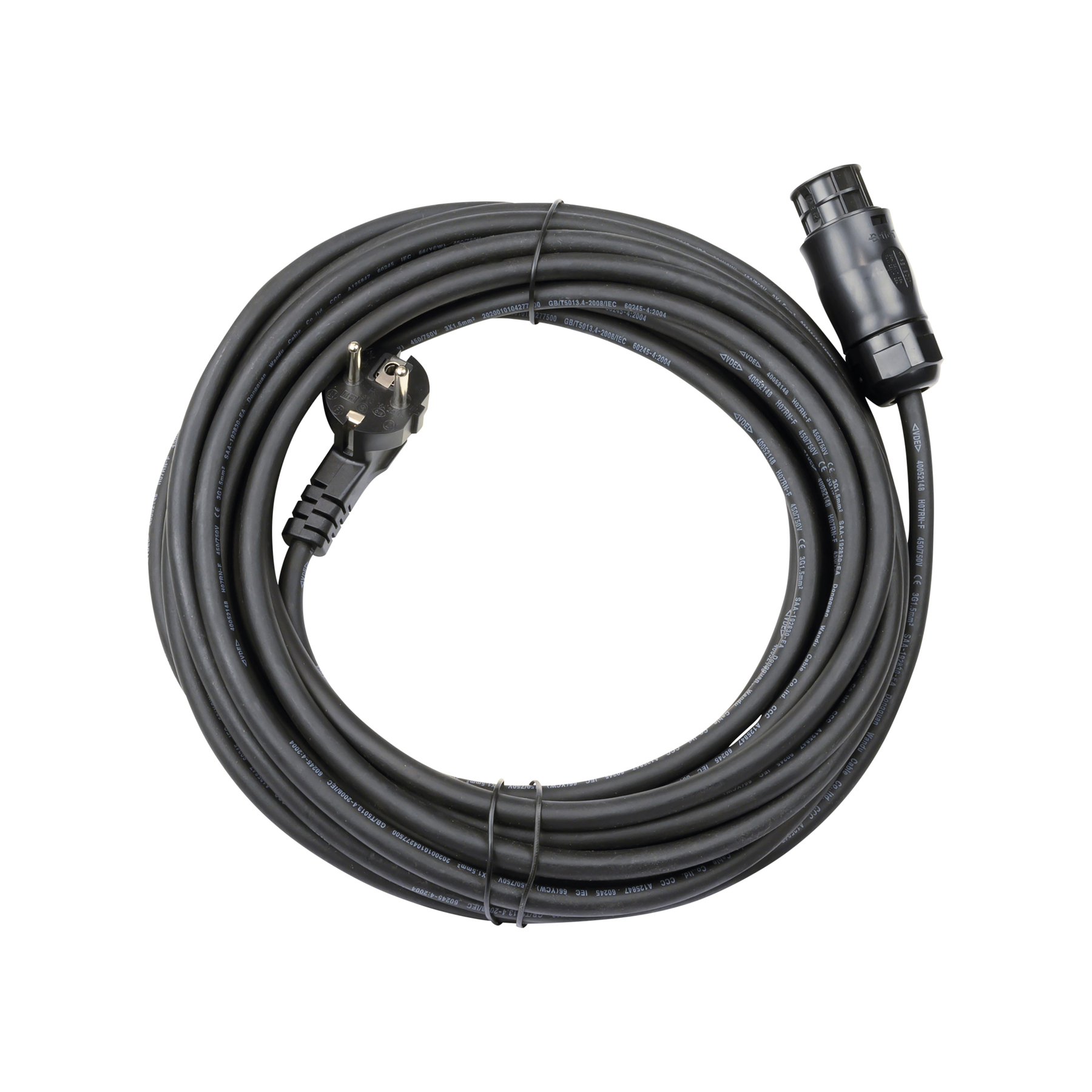 Ein schwarzes Netzkabel, aufgerollt, mit Stecker und Stecker auf weißem Hintergrund.