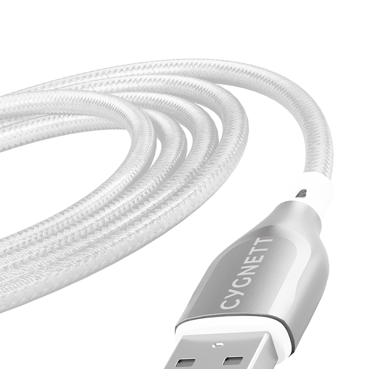 Nahaufnahme eines weißen USB-Kabels mit silbernem Stecker. Der Markenname CYGNETT ist zu sehen.