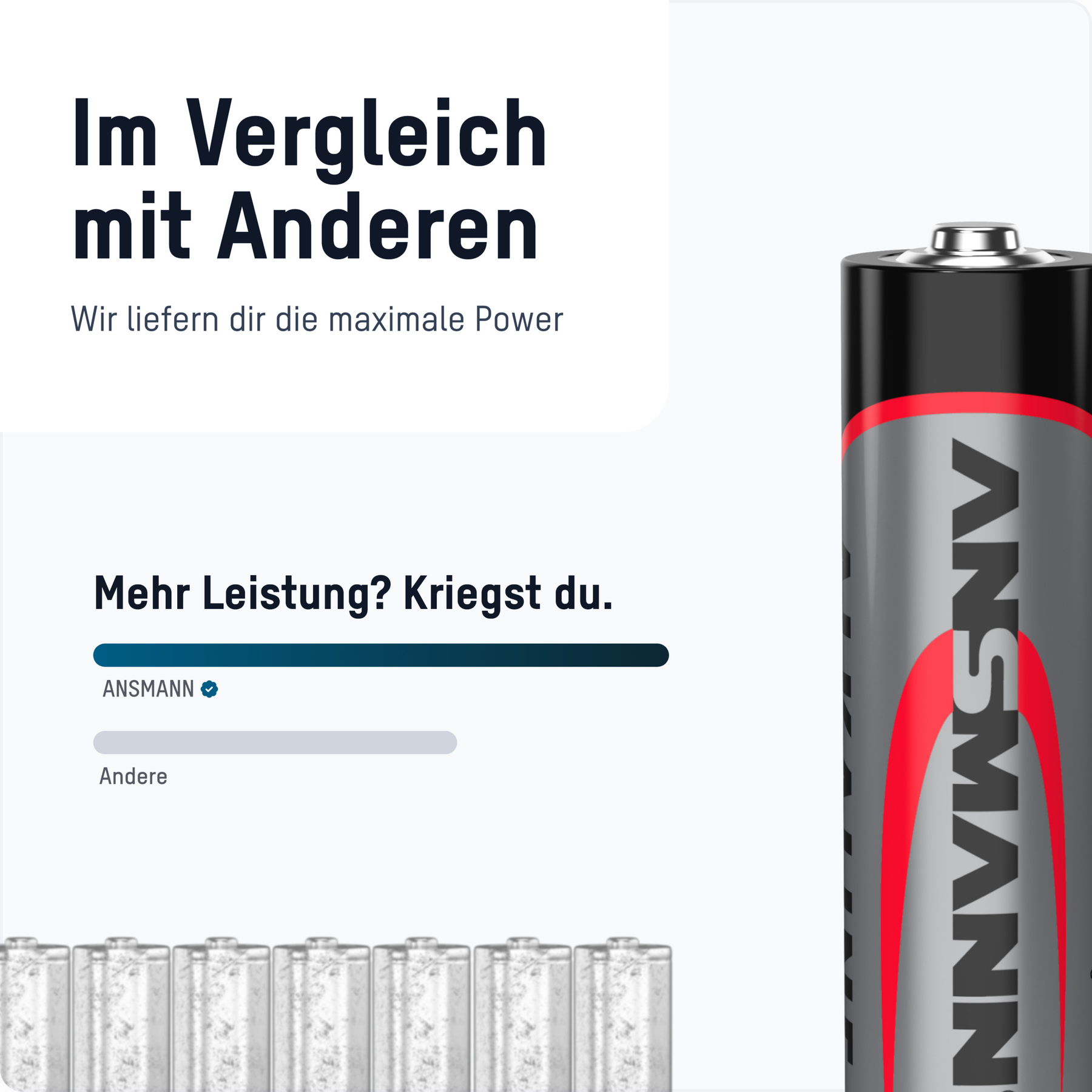 Eine Batterie-Werbung. Text: 'Im Vergleich zu anderen' und 'Mehr Leistung? Kriegst du.' Eine Batterie ist rechts zu sehen.