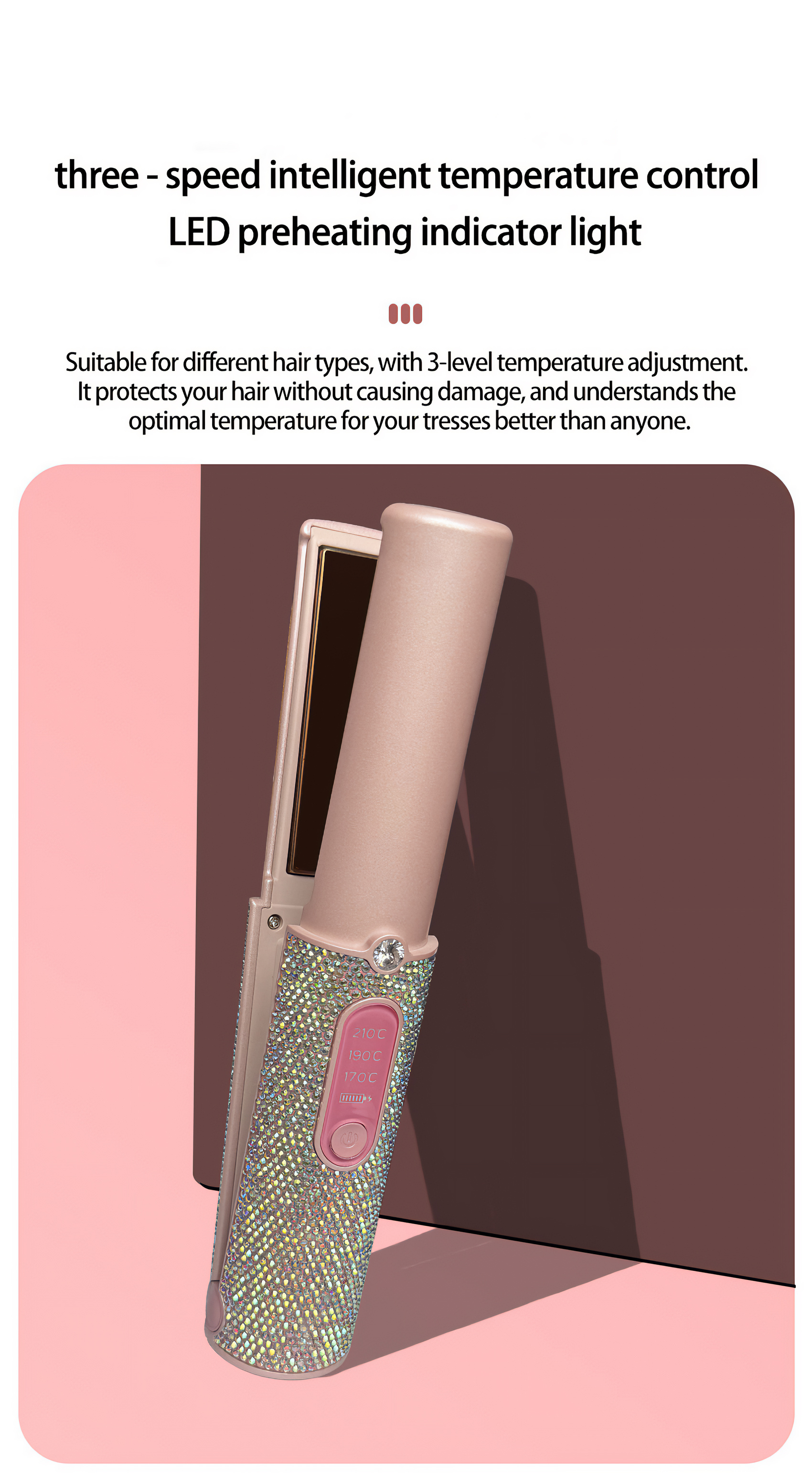 Ein rosa Haarglätter mit Kristallakzenten. Es verfügt über Temperatureinstellungen und ist vor rosa und braunen Hintergründen angeordnet.