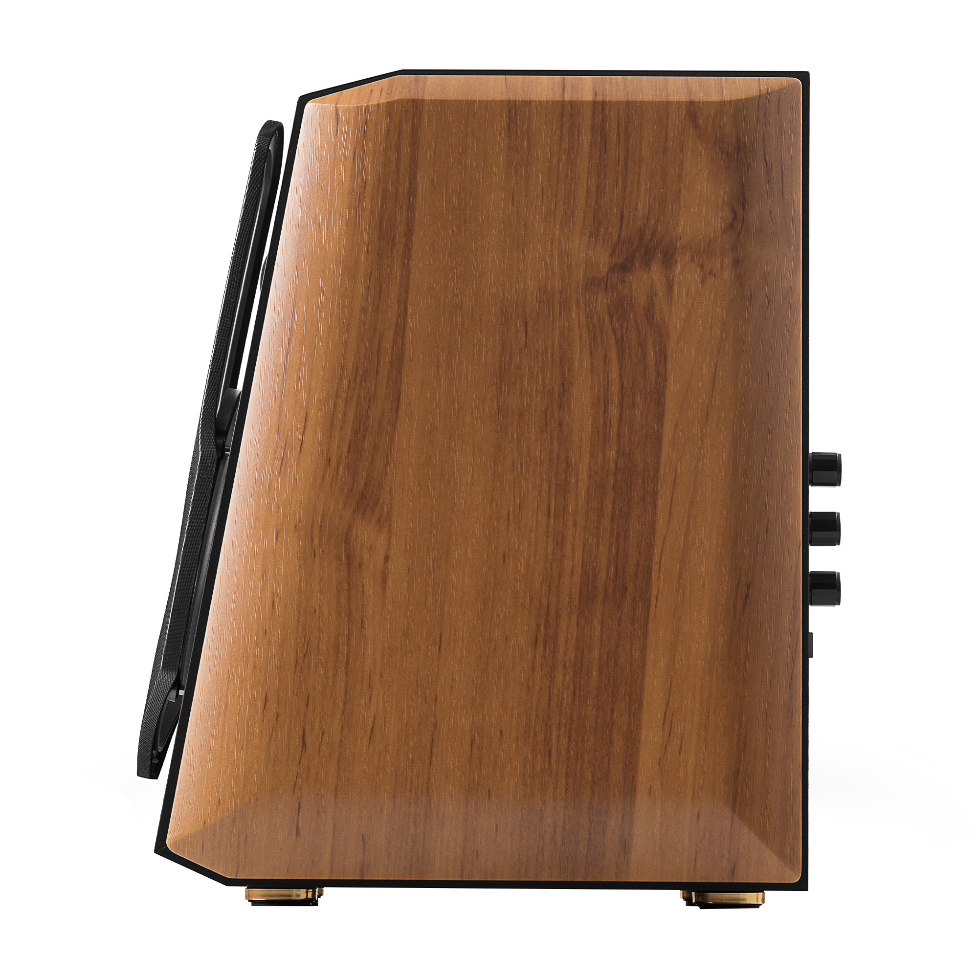 Drewniany głośnik, widok z boku. Ma czarną osłonę głośnika po lewej, czarne kontury i trzy pokrętła po prawej.