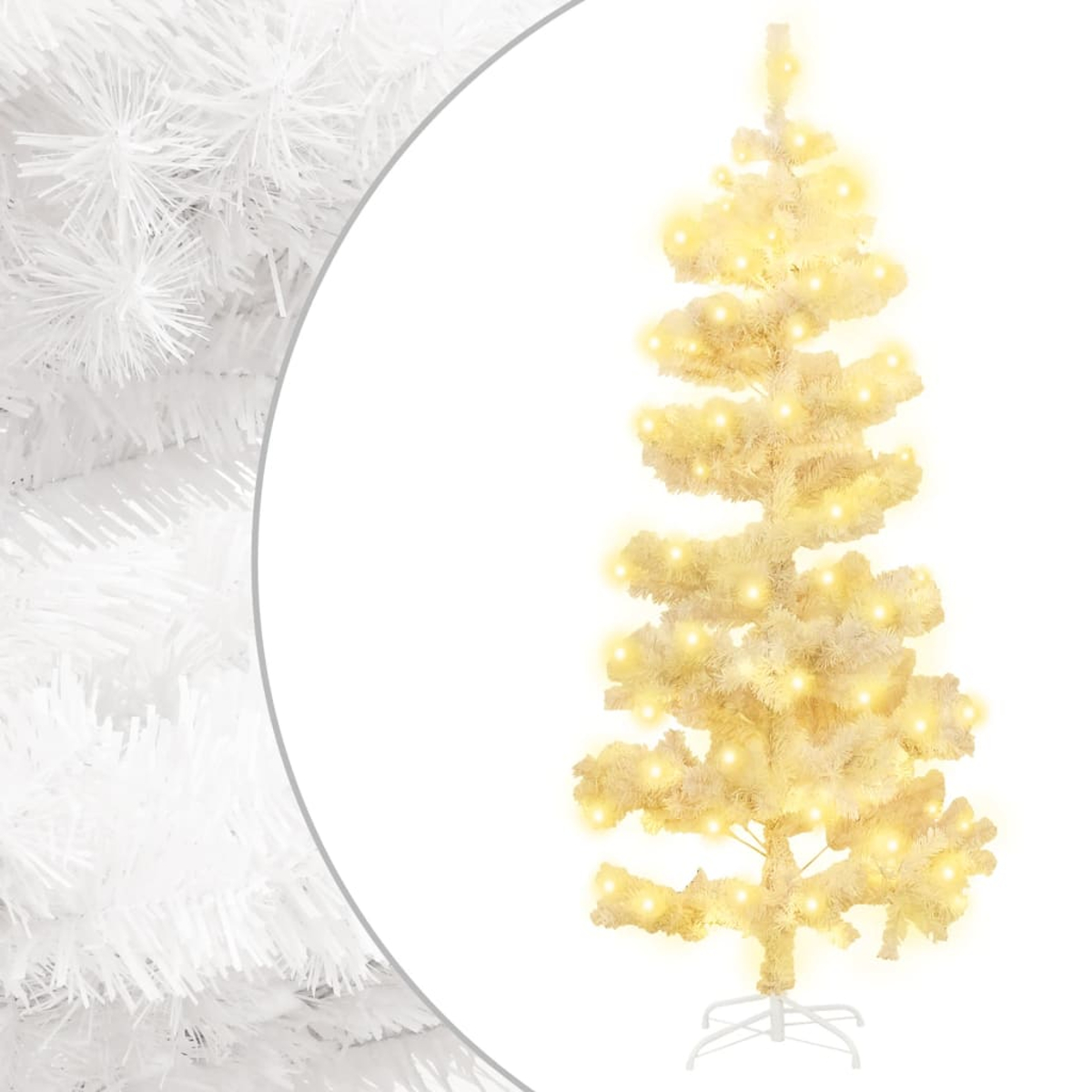 Ein weißer Weihnachtsbaum mit warmweißen Lichtern. Der Hintergrund ist schlicht weiß. Die linke Seite zeigt weiße Zweige im Nahaufnahme.