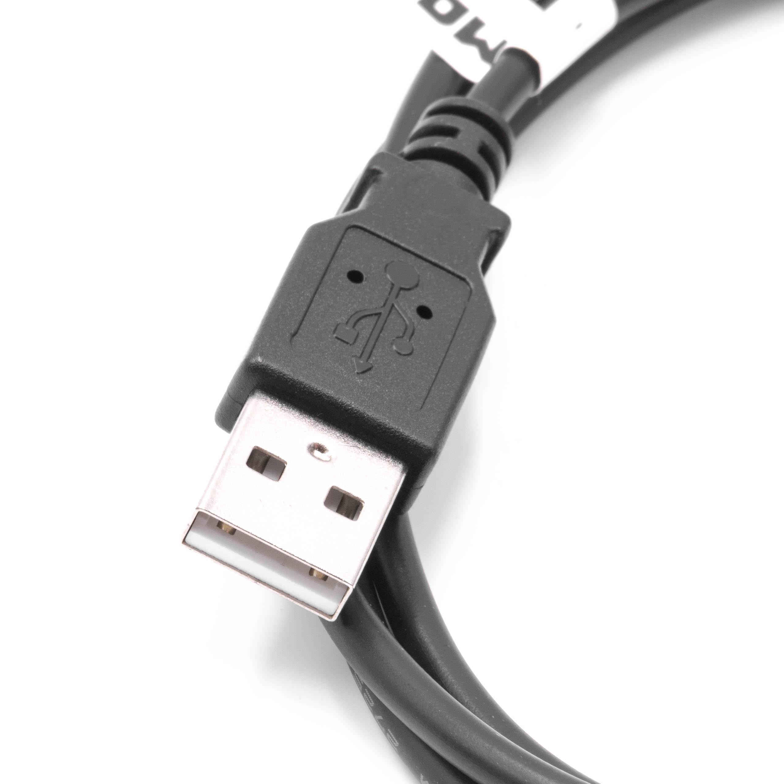 Ein schwarzes USB-Kabel mit USB-A-Anschluss auf weißem Hintergrund. Das Kabel ist abgewinkelt und hat einen weißen Aufkleber.
