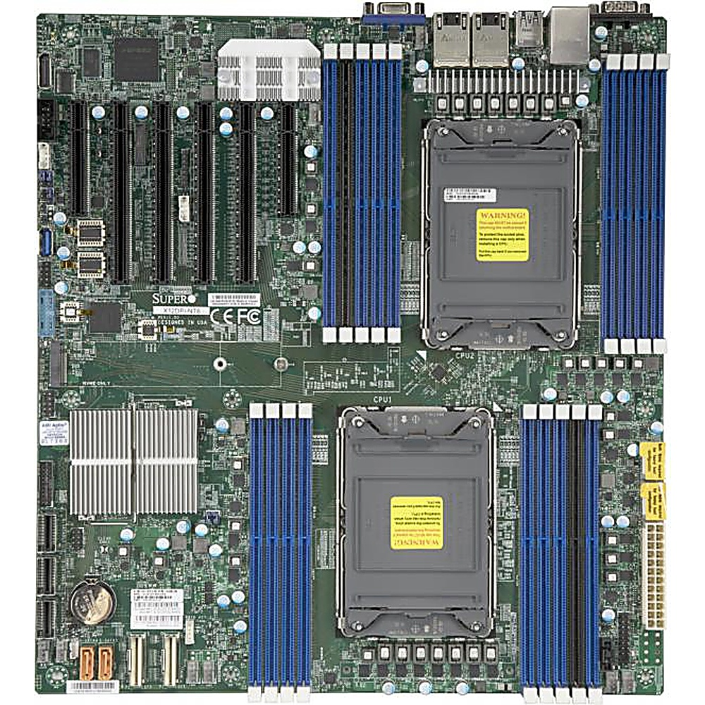 Una scheda madre verde con slot blu e neri, due socket CPU e numerosi componenti elettronici.
