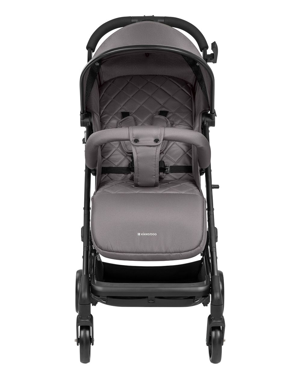 Ein grauer Kinderwagen mit Verdeck. Er hat einen Sitz mit Sicherheitsbügel und Fußstütze. Die Räder sind schwarz.