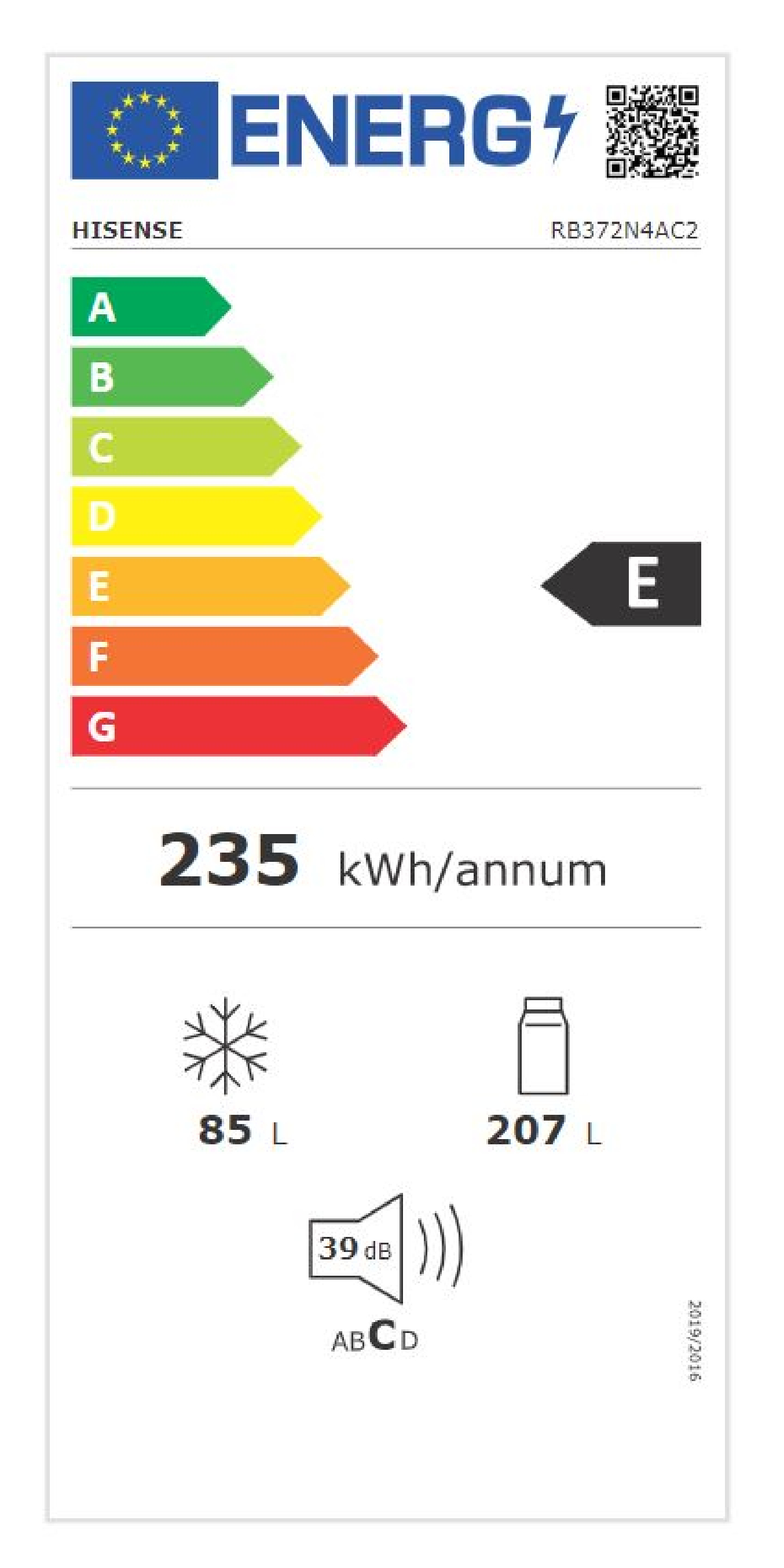 Etichetta energetica per un frigorifero Hisense. Mostra le classificazioni di efficienza A-G, con E evidenziato. Mostra il consumo energetico e i volumi di stoccaggio.