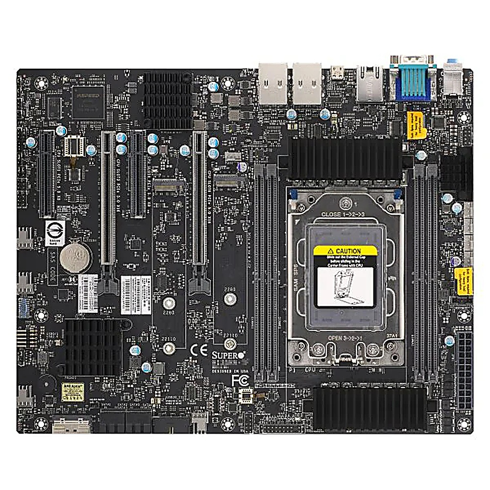 Una scheda madre per computer nera con vari componenti, tra cui slot, chip e connettori. È presente un adesivo giallo con un segnale di avvertimento.