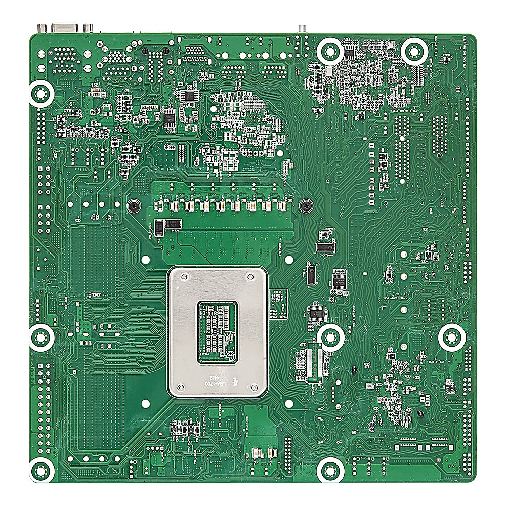 Scheda madre verde per computer con circuiti, connettori e socket per processore centrale. Sfondo bianco.