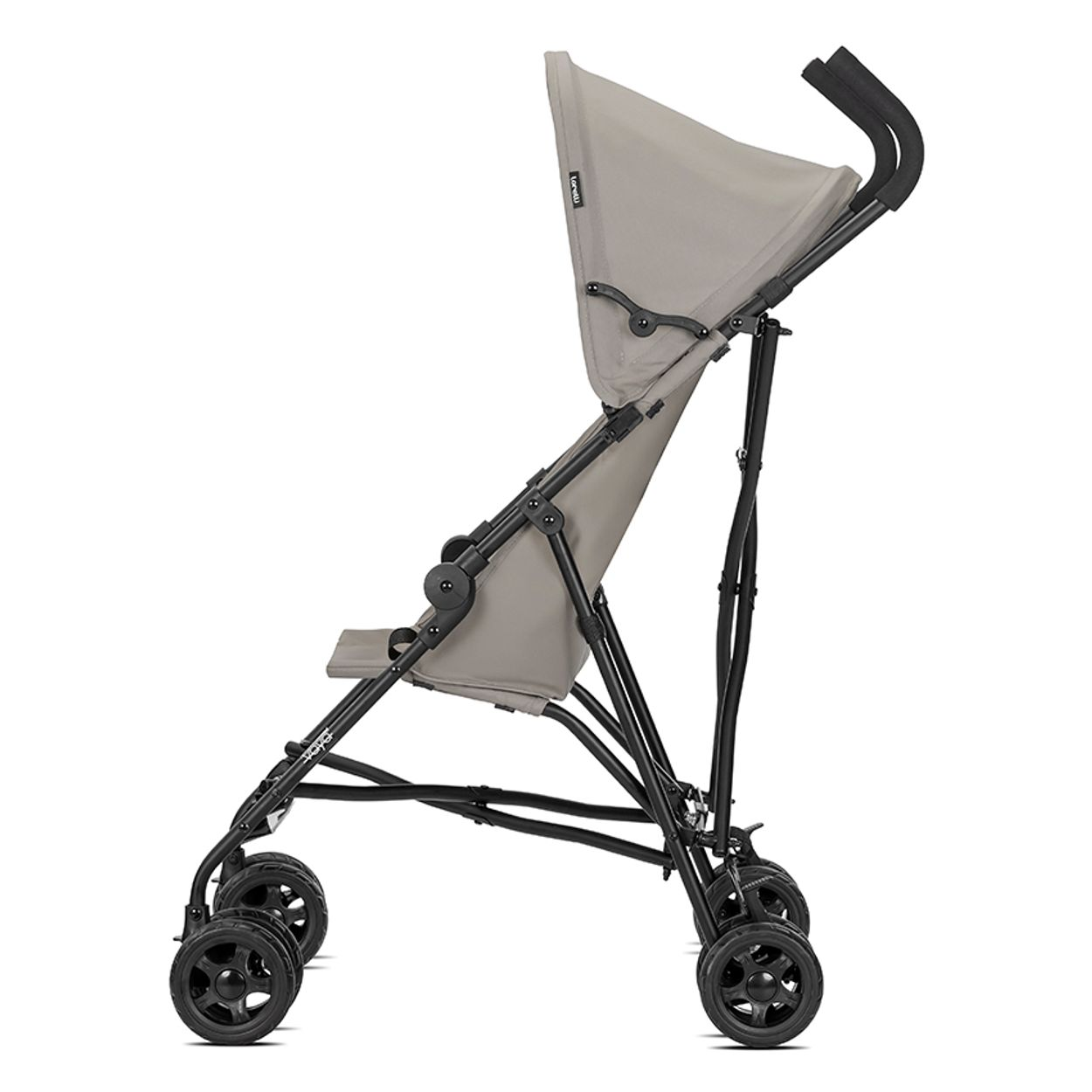 Ein grauer Kinderwagen mit schwarzem Gestell und Rädern auf weißem Hintergrund. Der Kinderwagen hat ein Verdeck und einen Sitz.