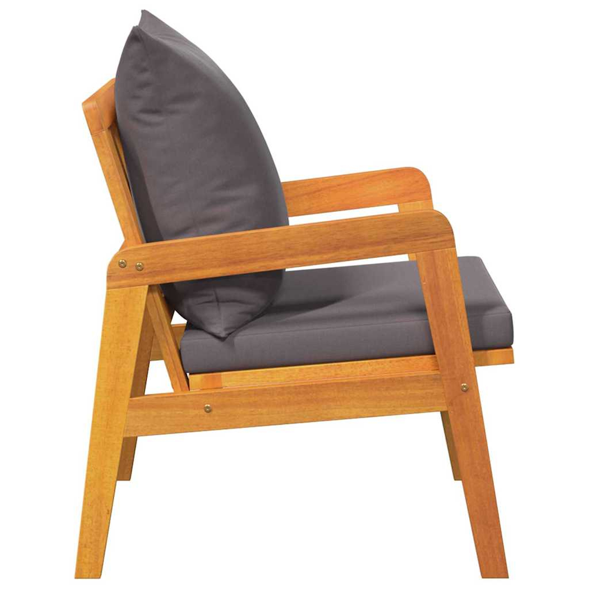 Holzsessel mit grauem Kissen und Kissen. Der Stuhl ist aus hellem Holz gefertigt.