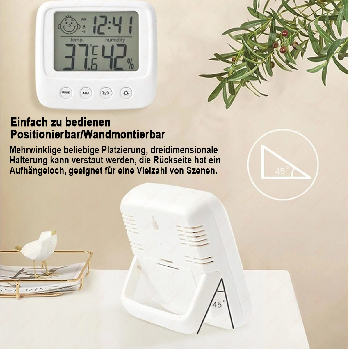 Ein weißes digitales Thermometer zeigt Zeit, Temperatur und Luftfeuchtigkeit an. Es hat einen Ständer, und ein kleiner Vogel ist auf einem Tablett.