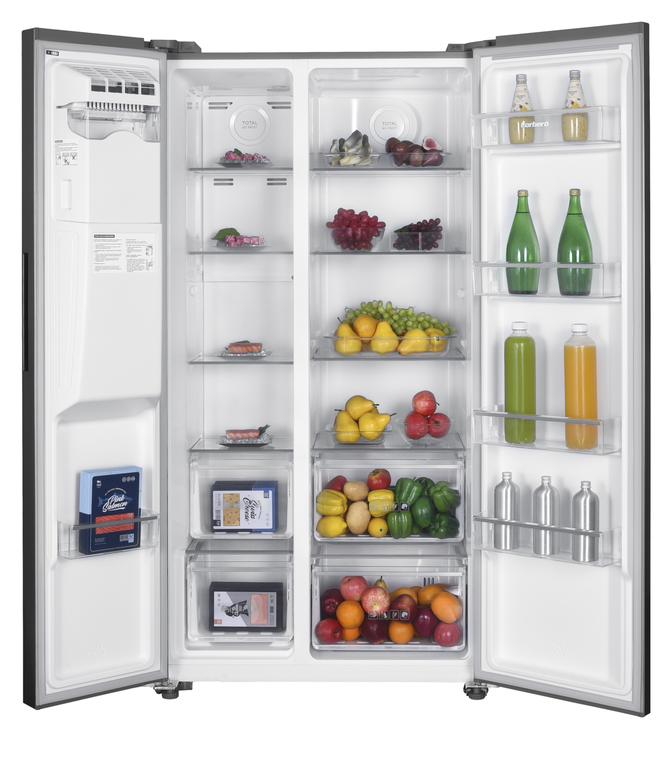 Refrigerador abierto con varias comidas: frutas, verduras, jugos y botellas. Estantes llenos de productos organizados.