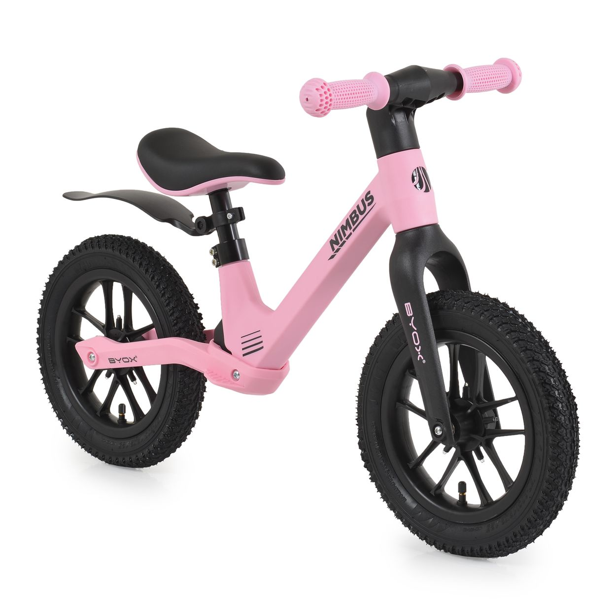 Ein rosa Laufrad mit schwarzen Reifen und Sitz. Der Lenker ist rosa. Das Fahrrad steht auf weißem Hintergrund.