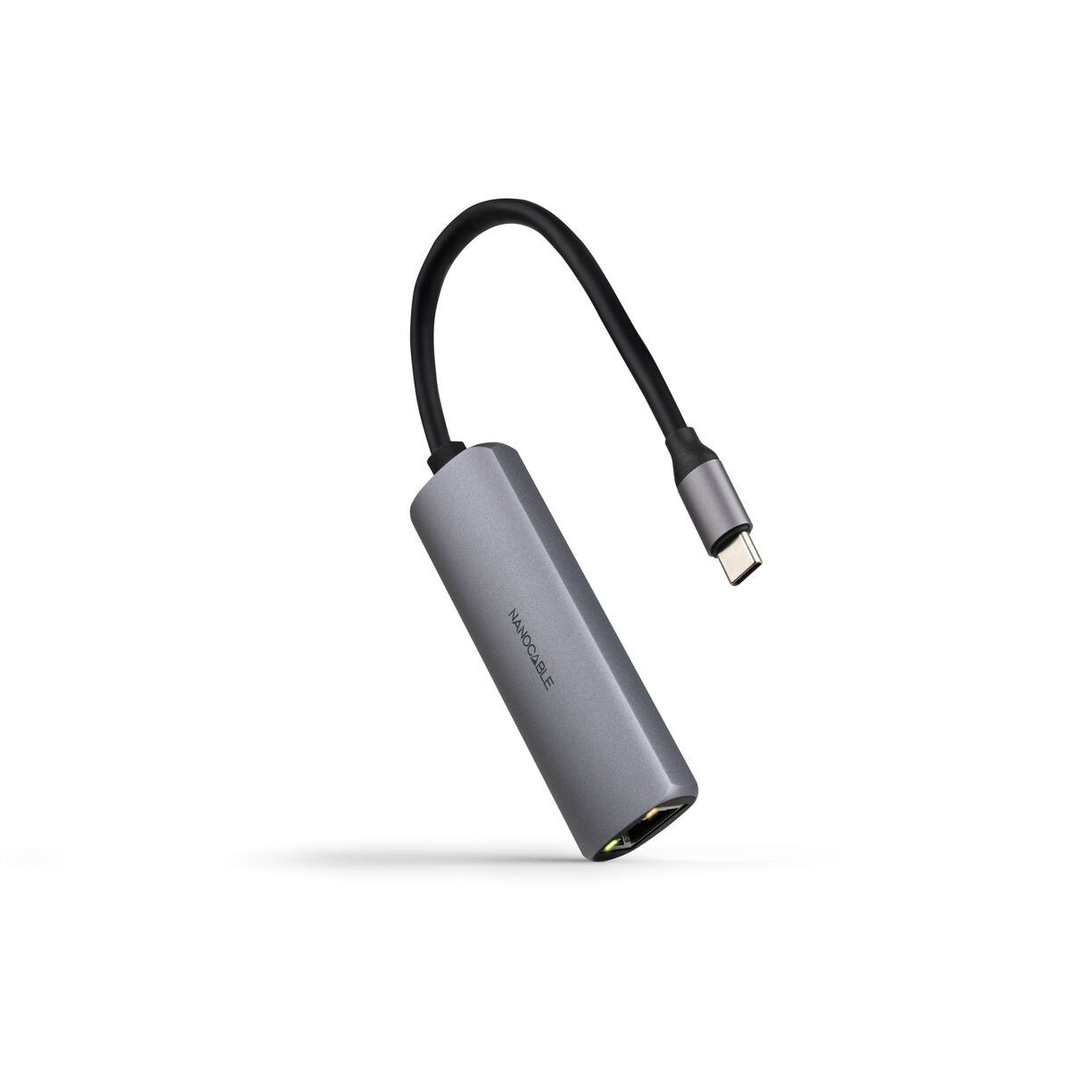 Un adattatore NanoCable grigio con cavo nero e connettore USB-C su sfondo bianco.