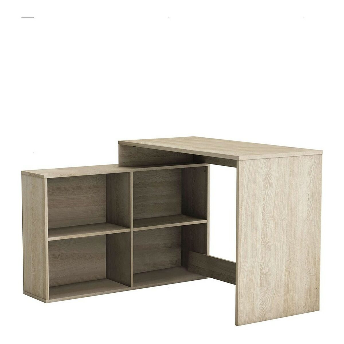 Ein hellbrauner Holzschreibtisch mit mehreren Regalen und einer erhöhten Oberseite. Er steht vor weißem Hintergrund.