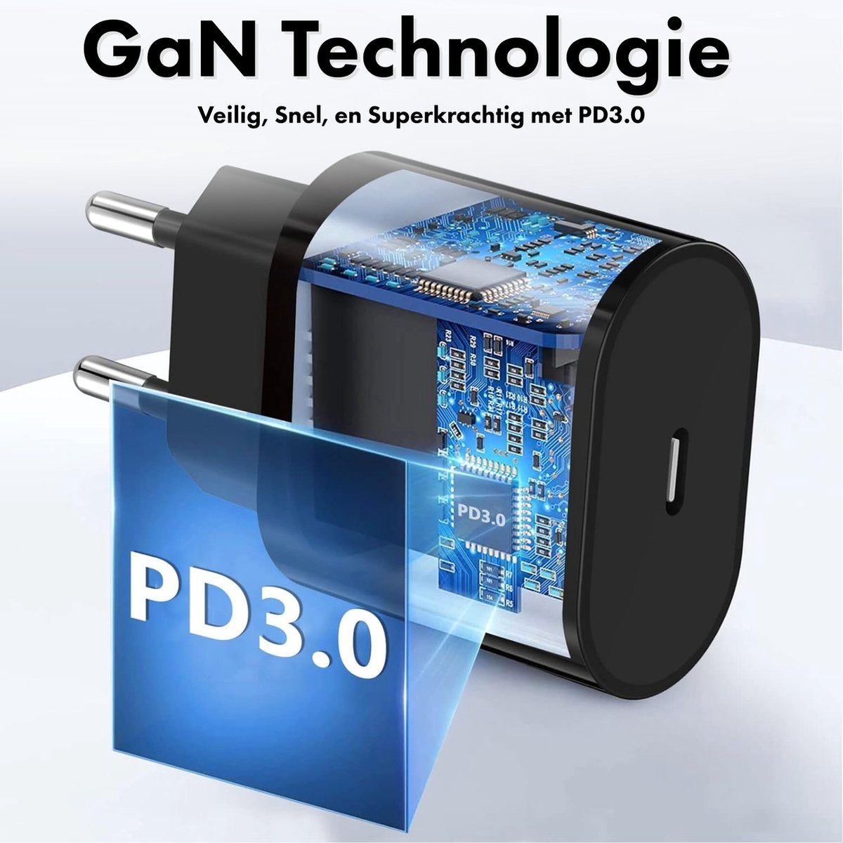 Een zwart-zilveren oplader met zichtbare interne componenten. De oplader heeft "PD3.0" op de zijkant. De bovenste tekst zegt "GaN Technologie".