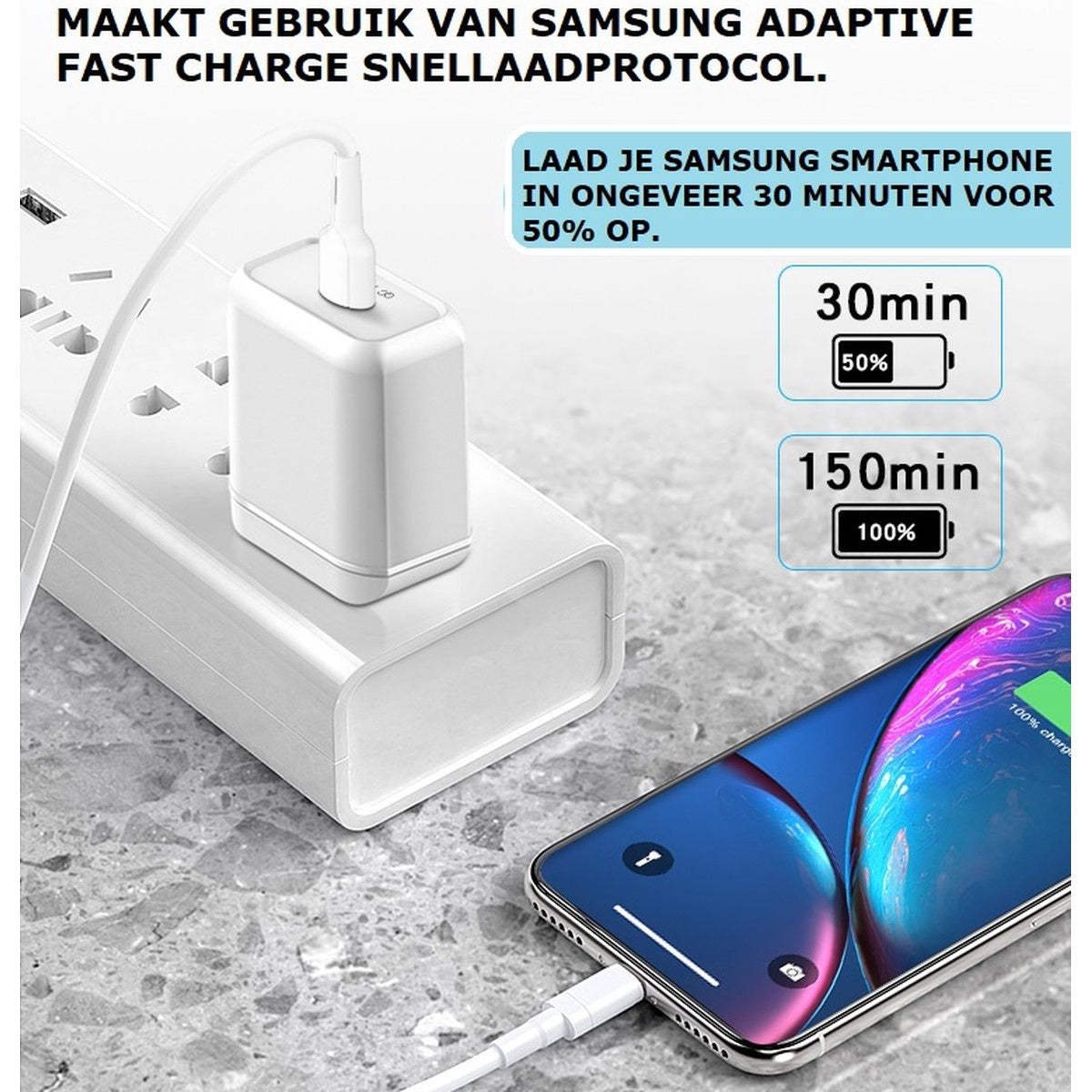 Witte oplader aangesloten op een stekkerdoos, laadt een smartphone op. Tekst geeft snelle oplaadtijden aan. De telefoon toont de laadstatus.