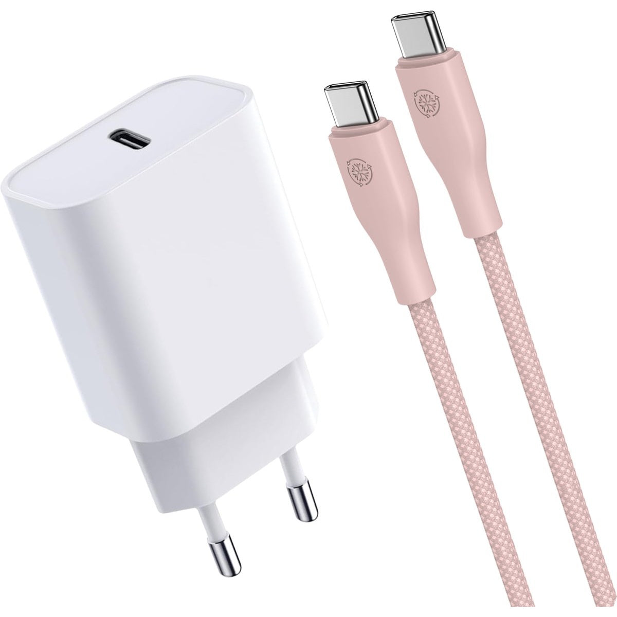 Een witte oplader en twee roze USB-C-kabels op een witte achtergrond. De oplader heeft twee metalen pinnen en een USB-C-poort.