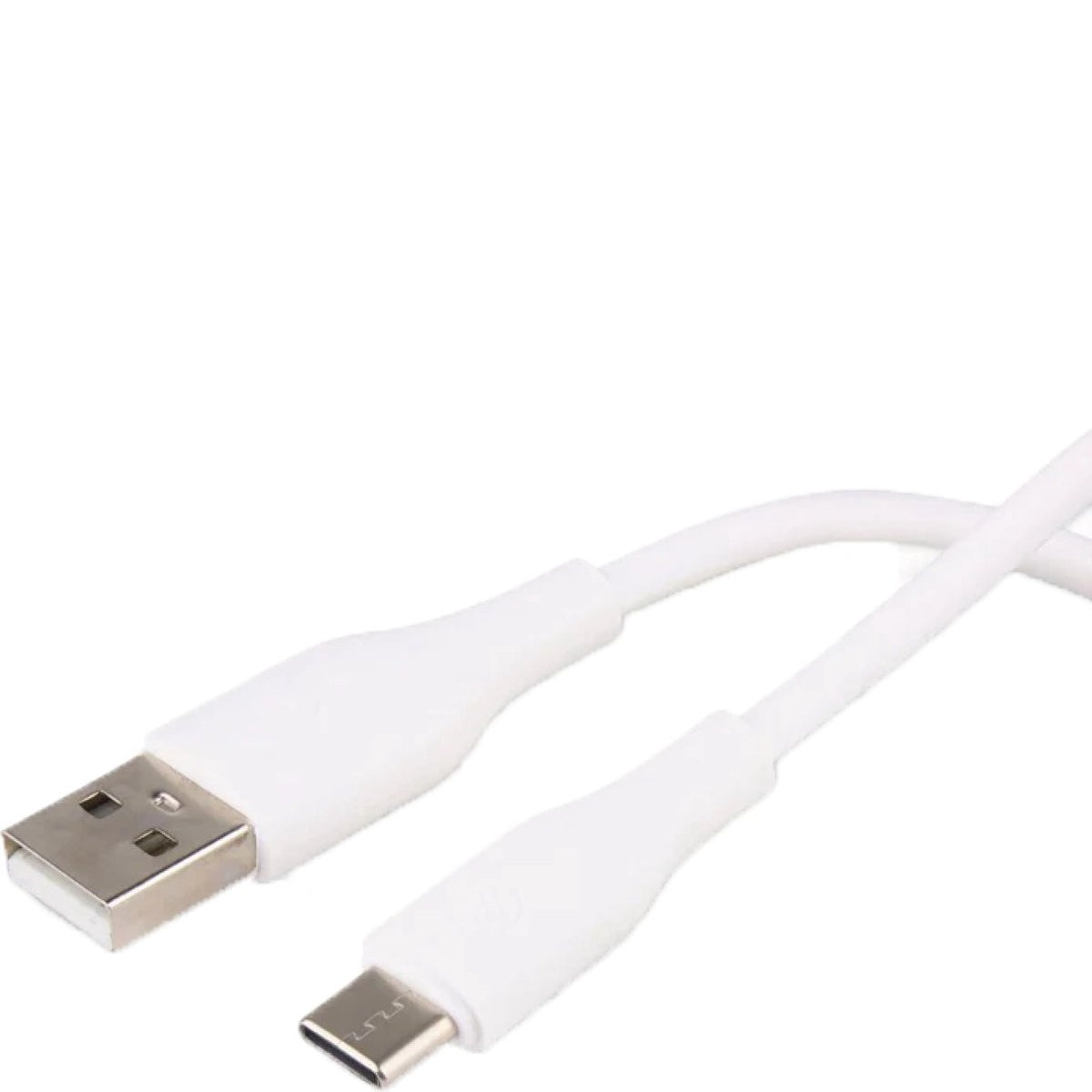 Een witte USB-kabel met een USB-A-connector en een USB-C-connector. De kabel ligt op een witte achtergrond.