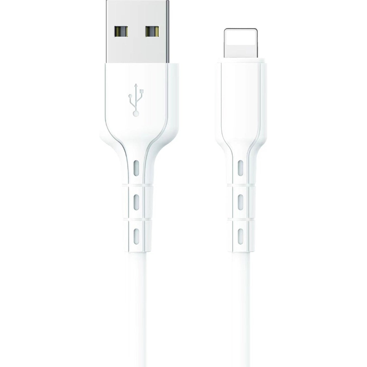 Een witte USB-oplaadkabel met een USB-A-connector aan één kant en een Lightning-connector aan de andere kant, tegen een witte achtergrond.