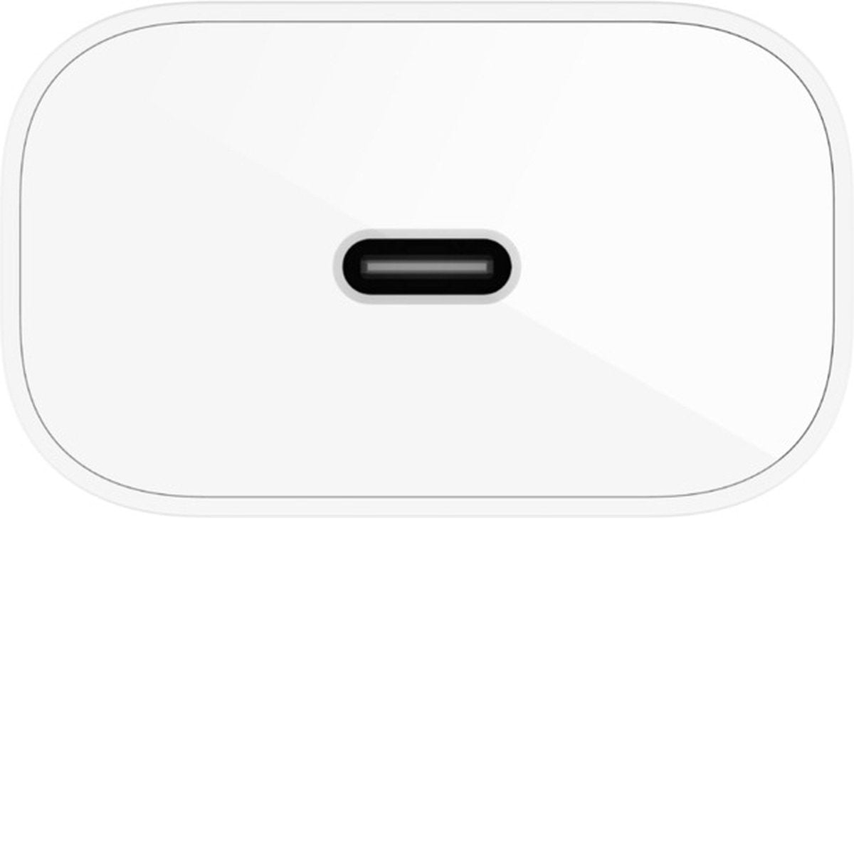 Een witte USB-C-oplader met een zwarte USB-C-poort. De oplader is rechthoekig met afgeronde hoeken, tegen een witte achtergrond.