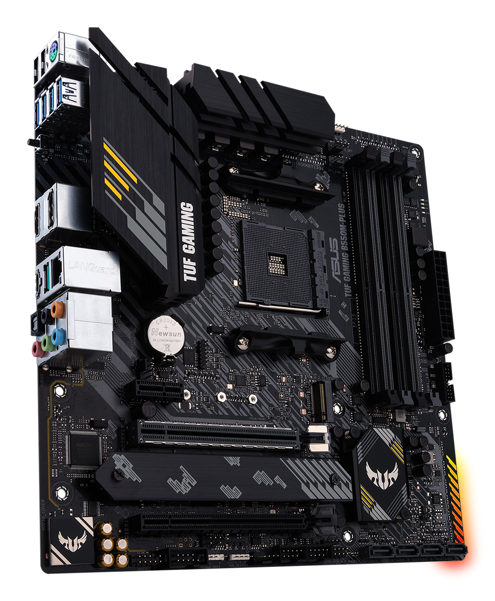 Ein schwarzes ASUS TUF Gaming B550M-PLUS-Motherboard mit verschiedenen Steckplätzen, Anschlüssen und dem TUF Gaming-Logo. Gelbe Akzente.