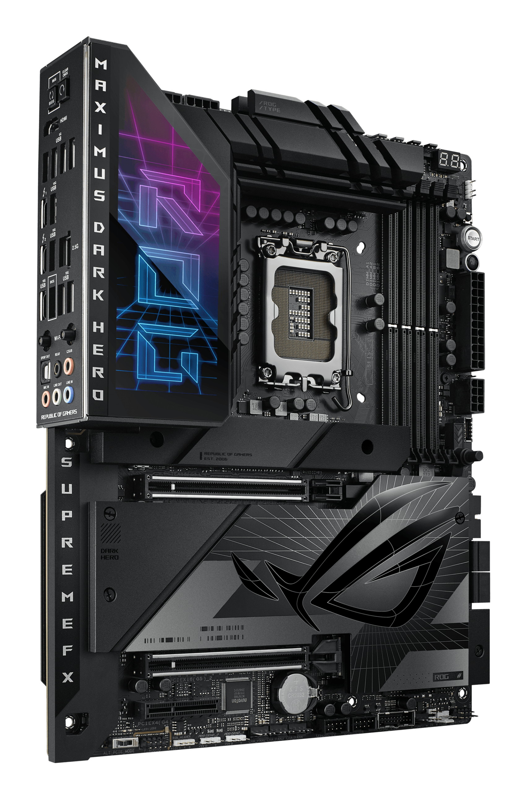 Una scheda madre nera con le parole MAXIMUS DARK HERO. Ha un socket CPU, porte multiple e il logo ROG.