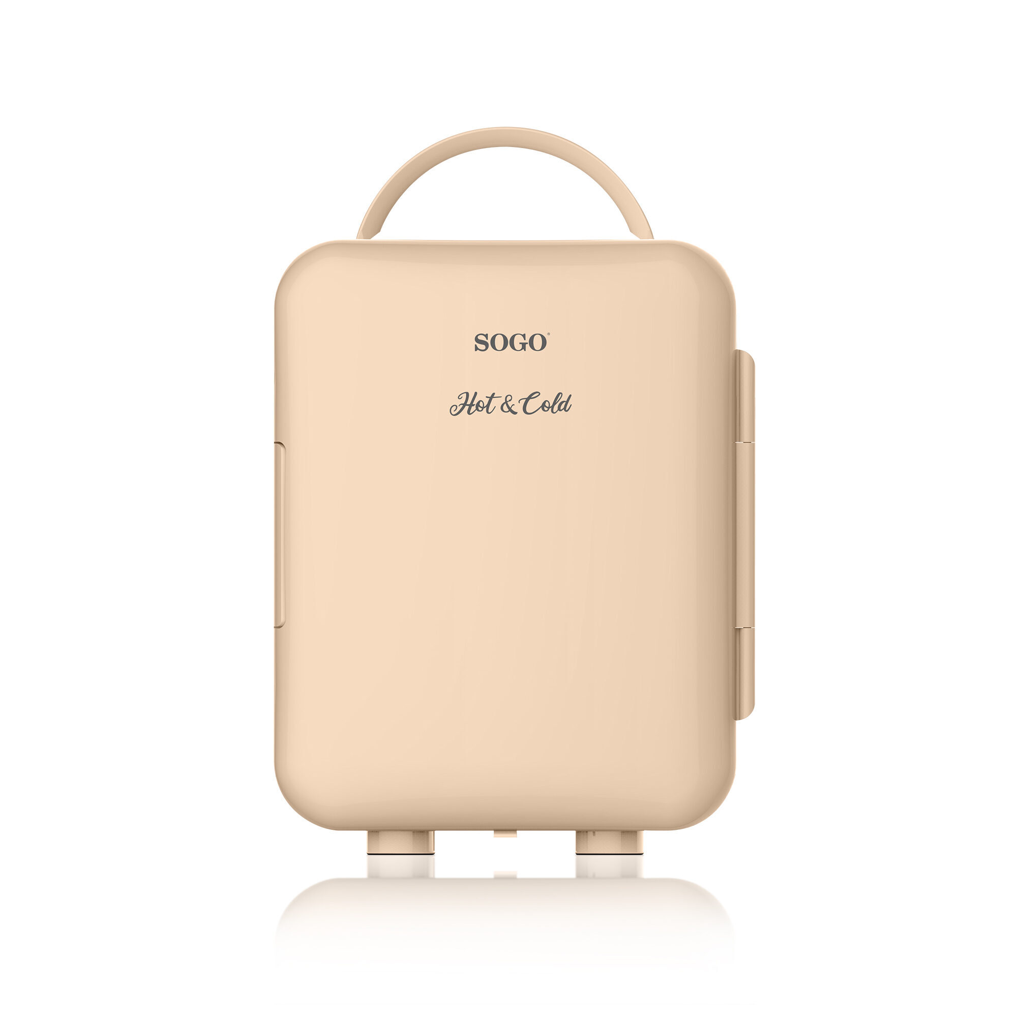 Un mini-frigorifero SOGO beige con maniglia, le parole 'Hot & Cold' e sfondo bianco.