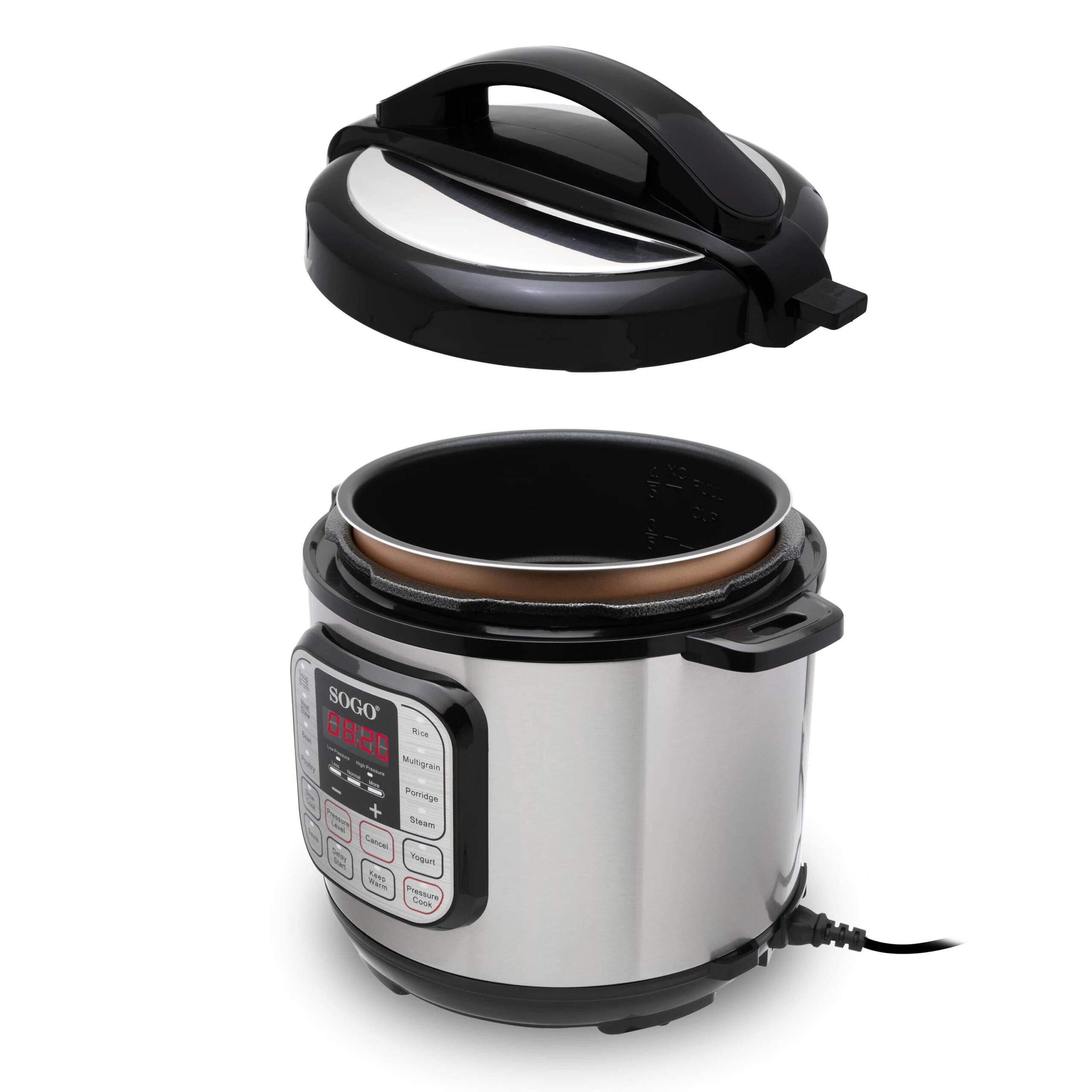 Una olla a presión SOGO de acero inoxidable con tapa negra. Tiene una pantalla digital y varios botones de función.